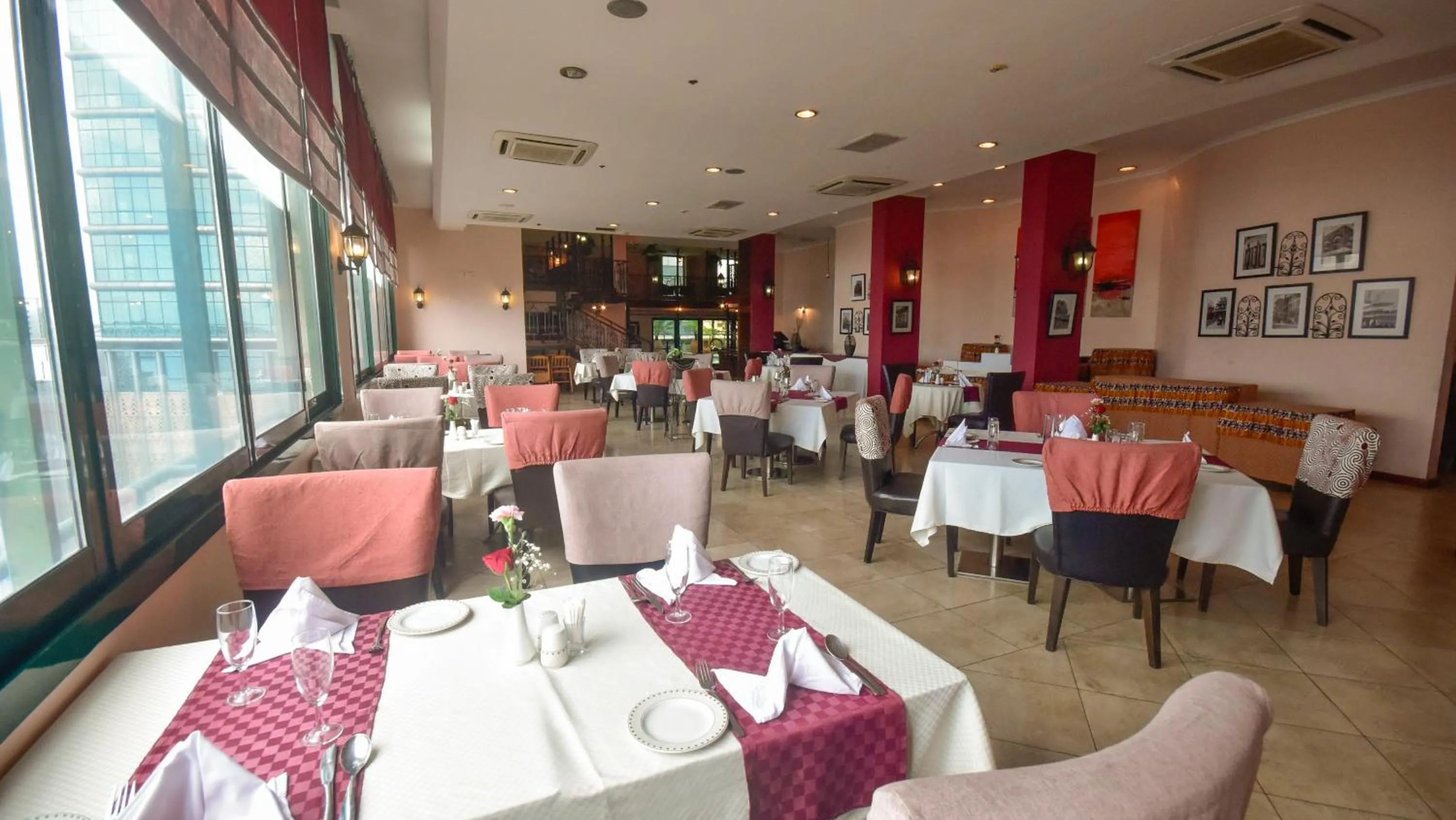 Restaurant/places to eat in Harbour View Suites