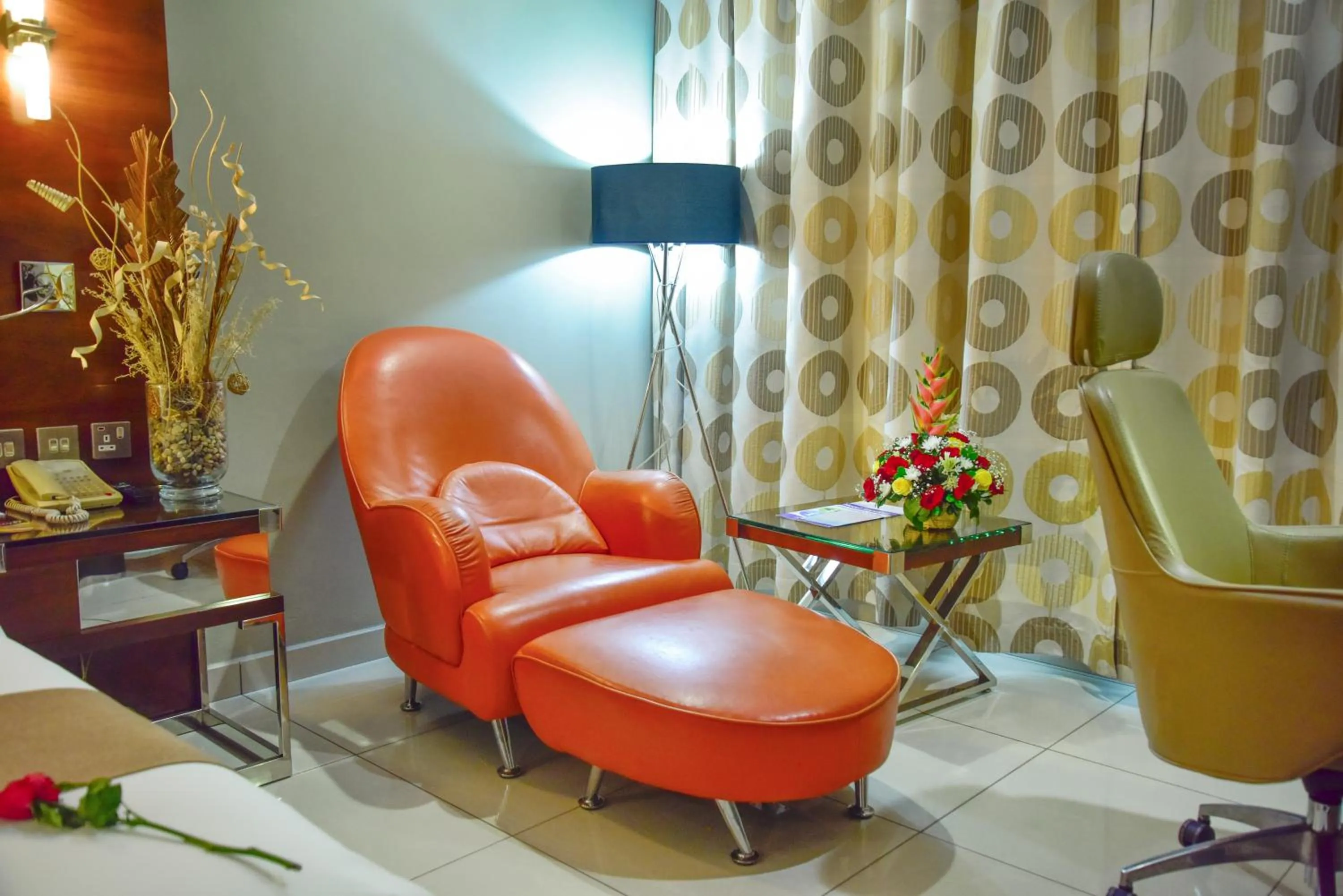 Seating area in Harbour View Suites