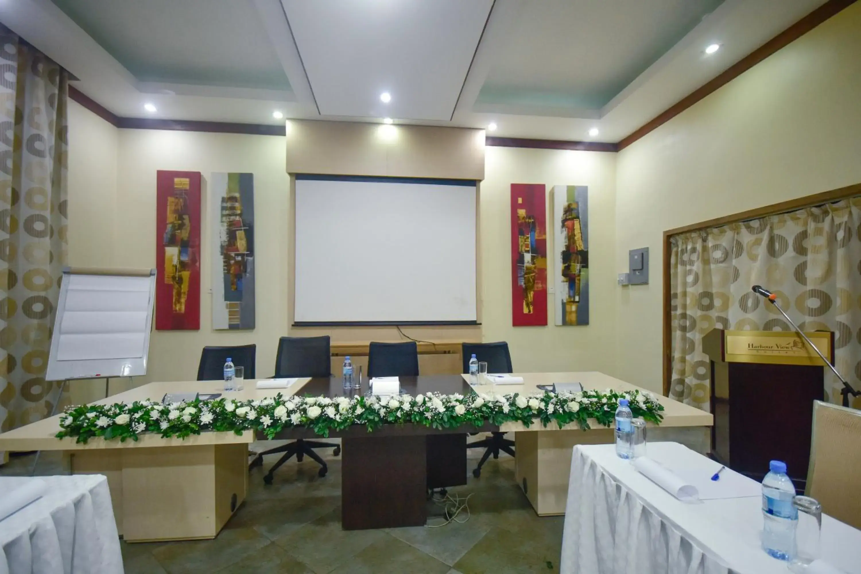Meeting/conference room in Harbour View Suites Meeting/conference room in Harbour View Suites