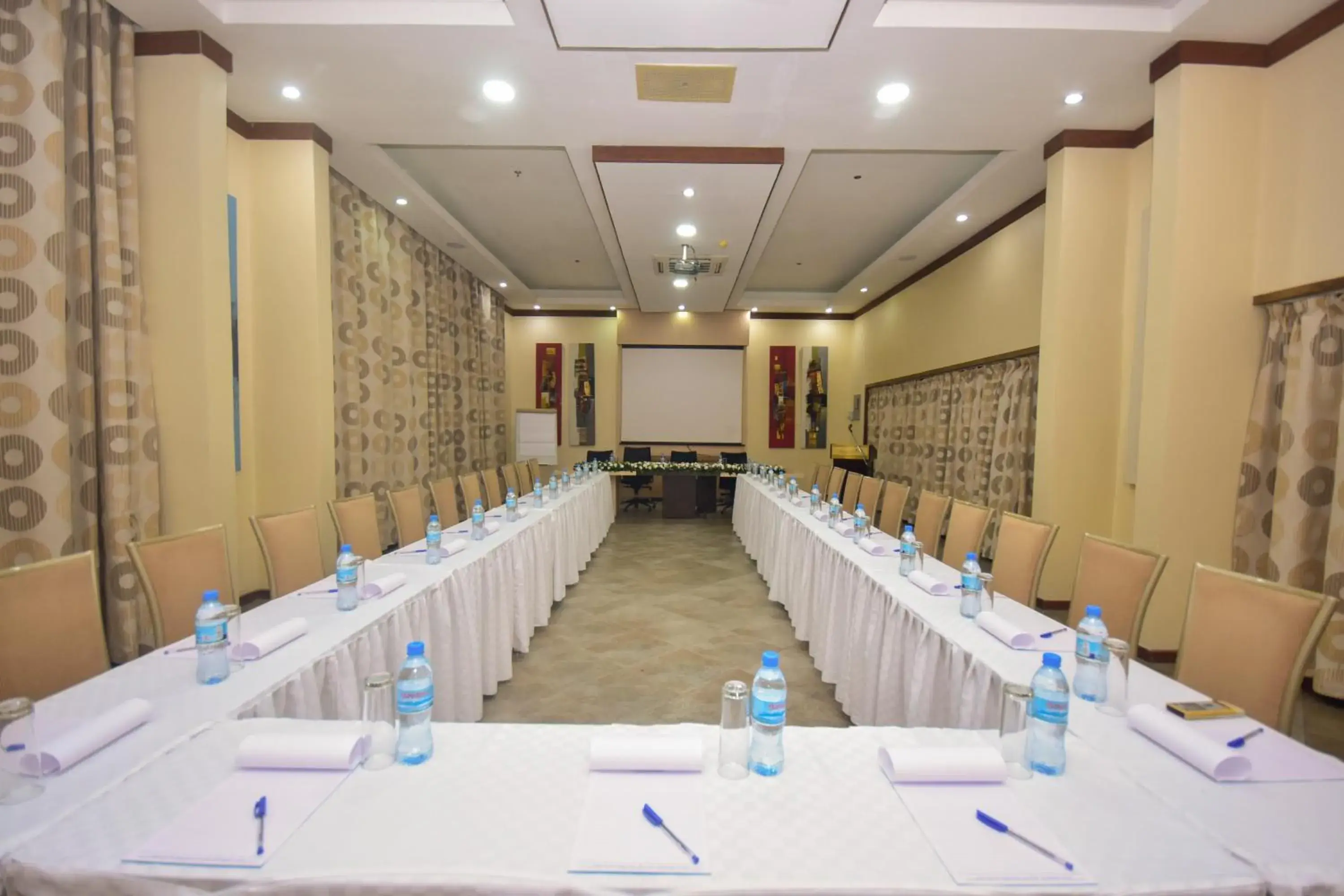 Meeting/conference room in Harbour View Suites Meeting/conference room in Harbour View Suites