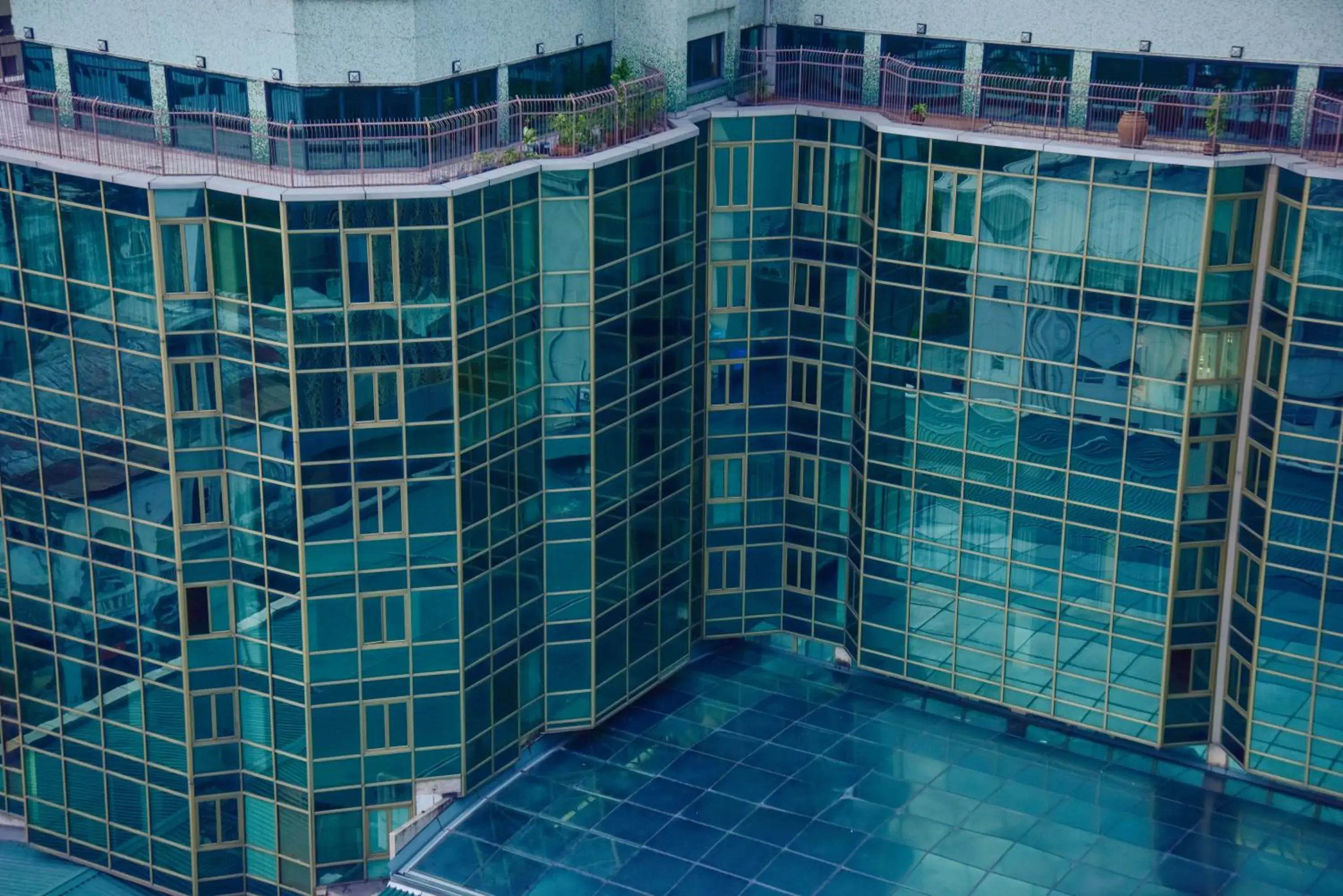 Property building in Harbour View Suites Property building in Harbour View Suites