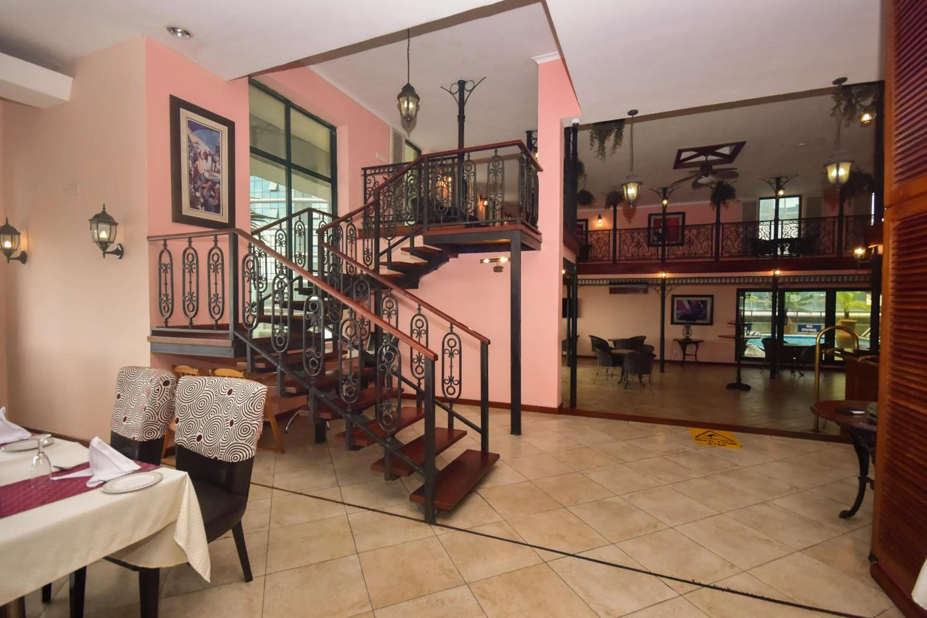 Restaurant/places to eat in Harbour View Suites