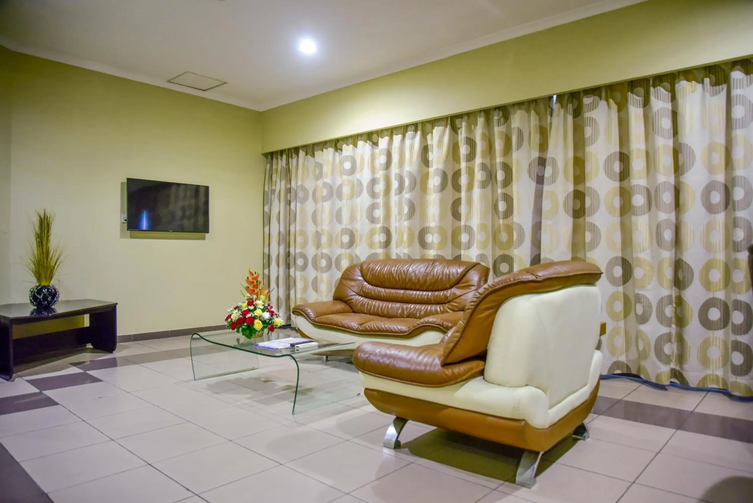 Seating area in Harbour View Suites Seating area in Harbour View Suites