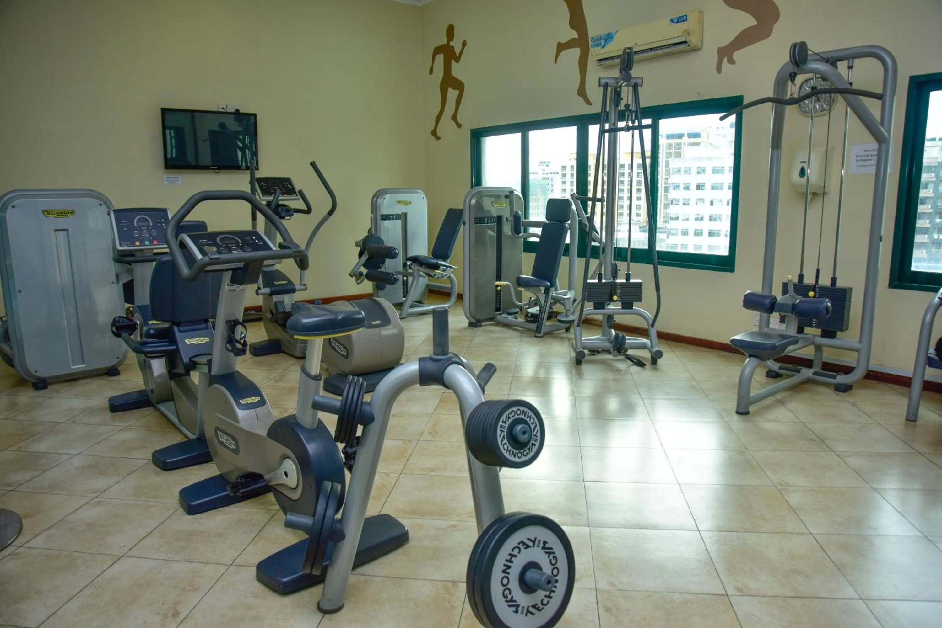 Fitness centre/facilities in Harbour View Suites