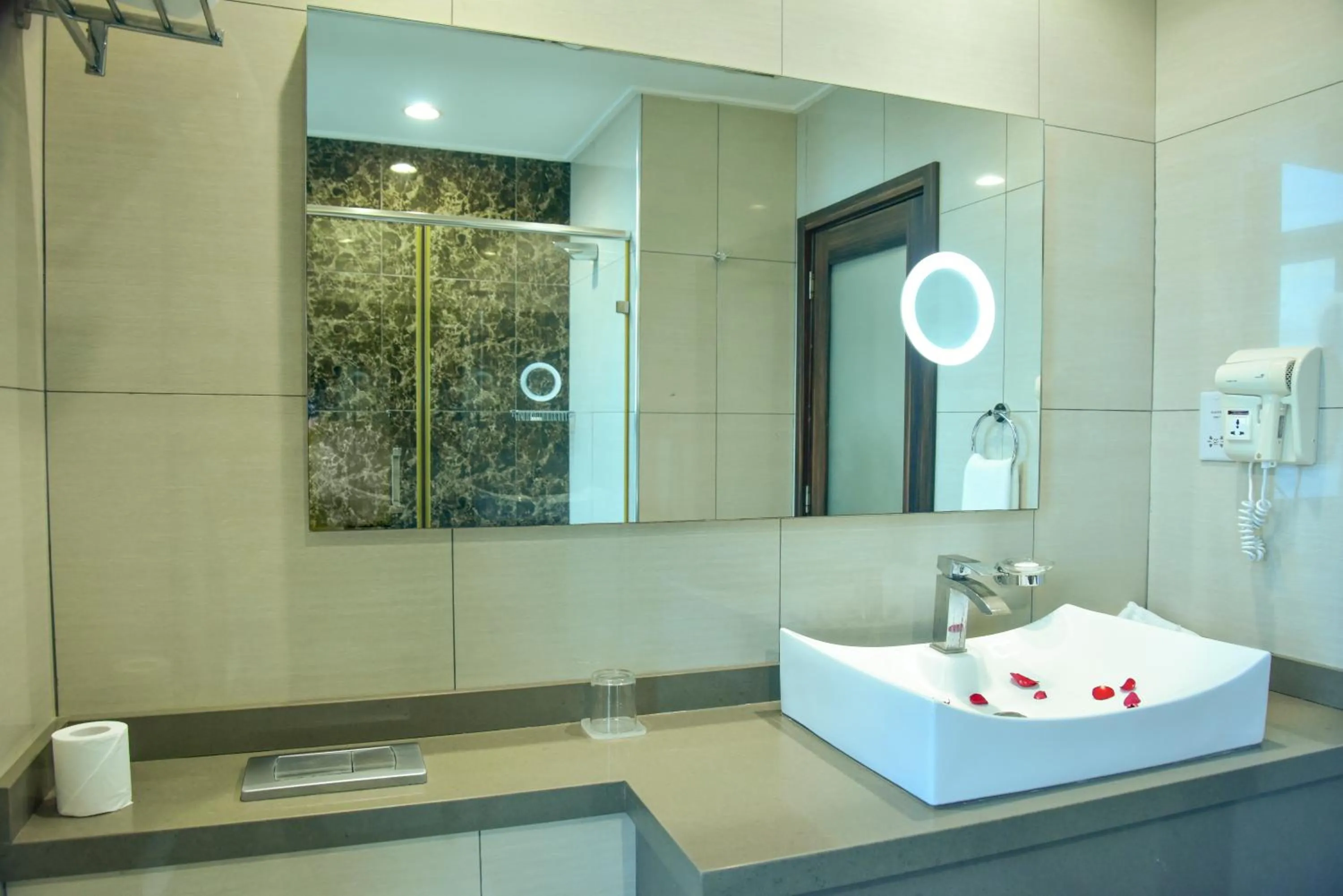 Bathroom in Harbour View Suites