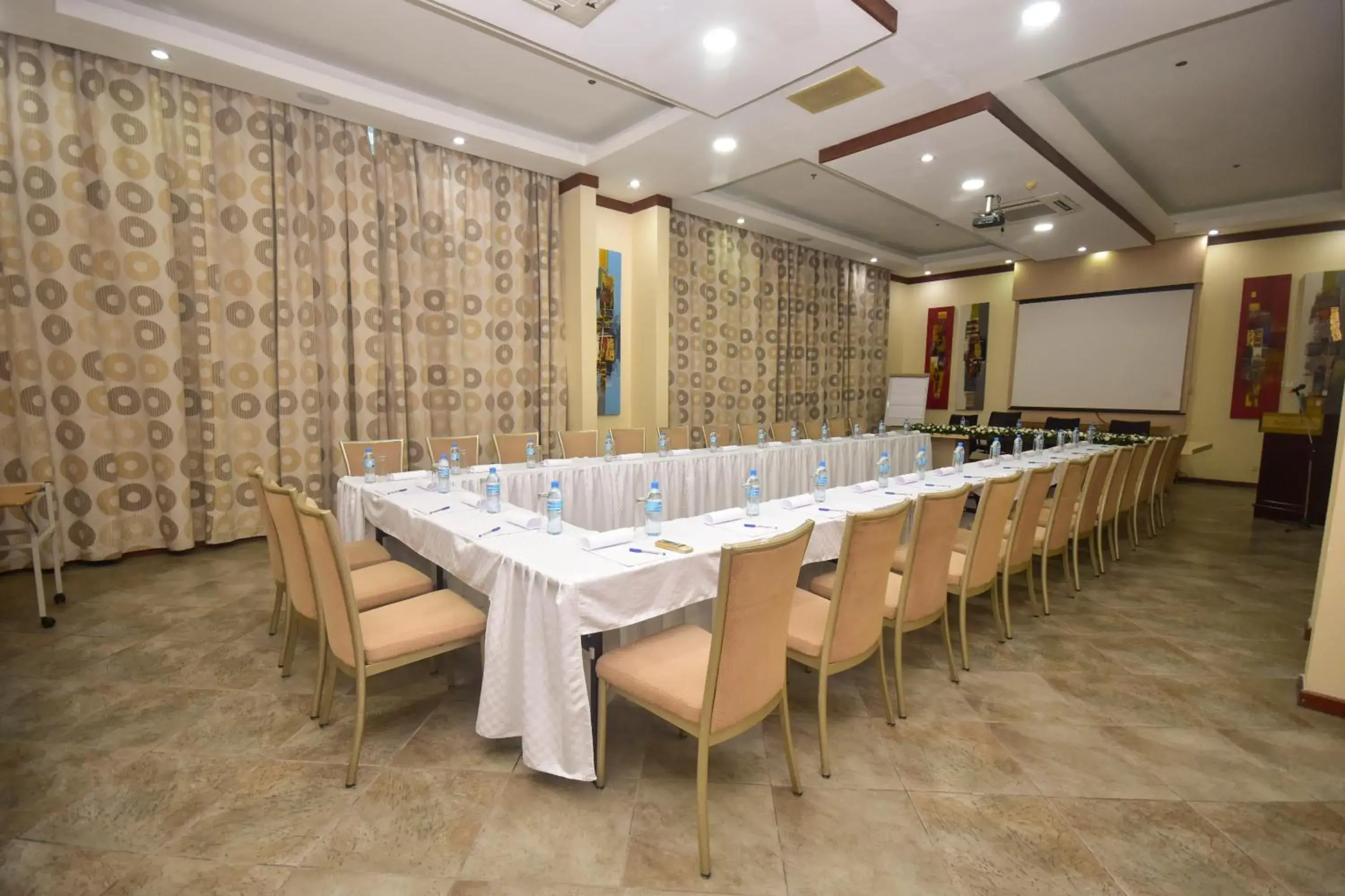 Meeting/conference room in Harbour View Suites Meeting/conference room in Harbour View Suites