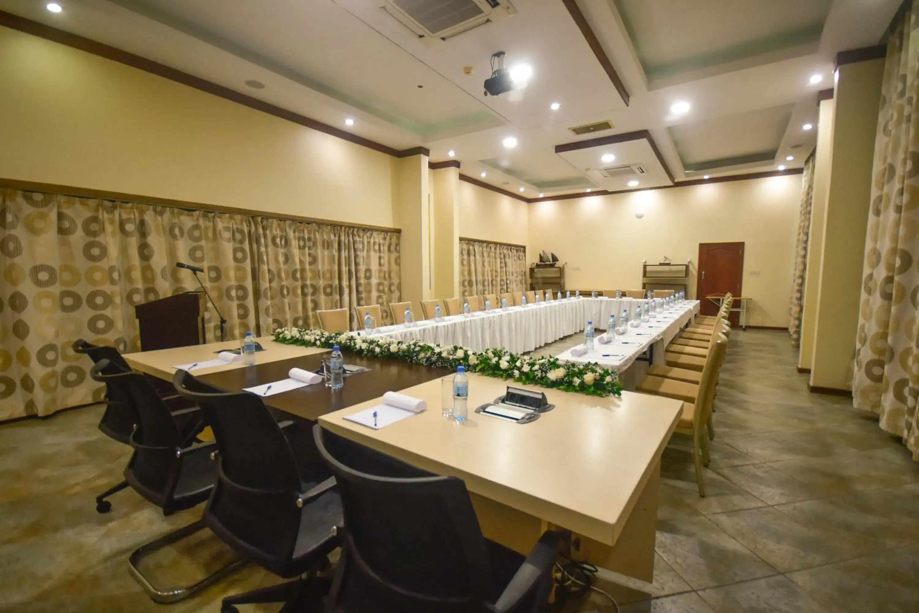 Meeting/conference room in Harbour View Suites Meeting/conference room in Harbour View Suites