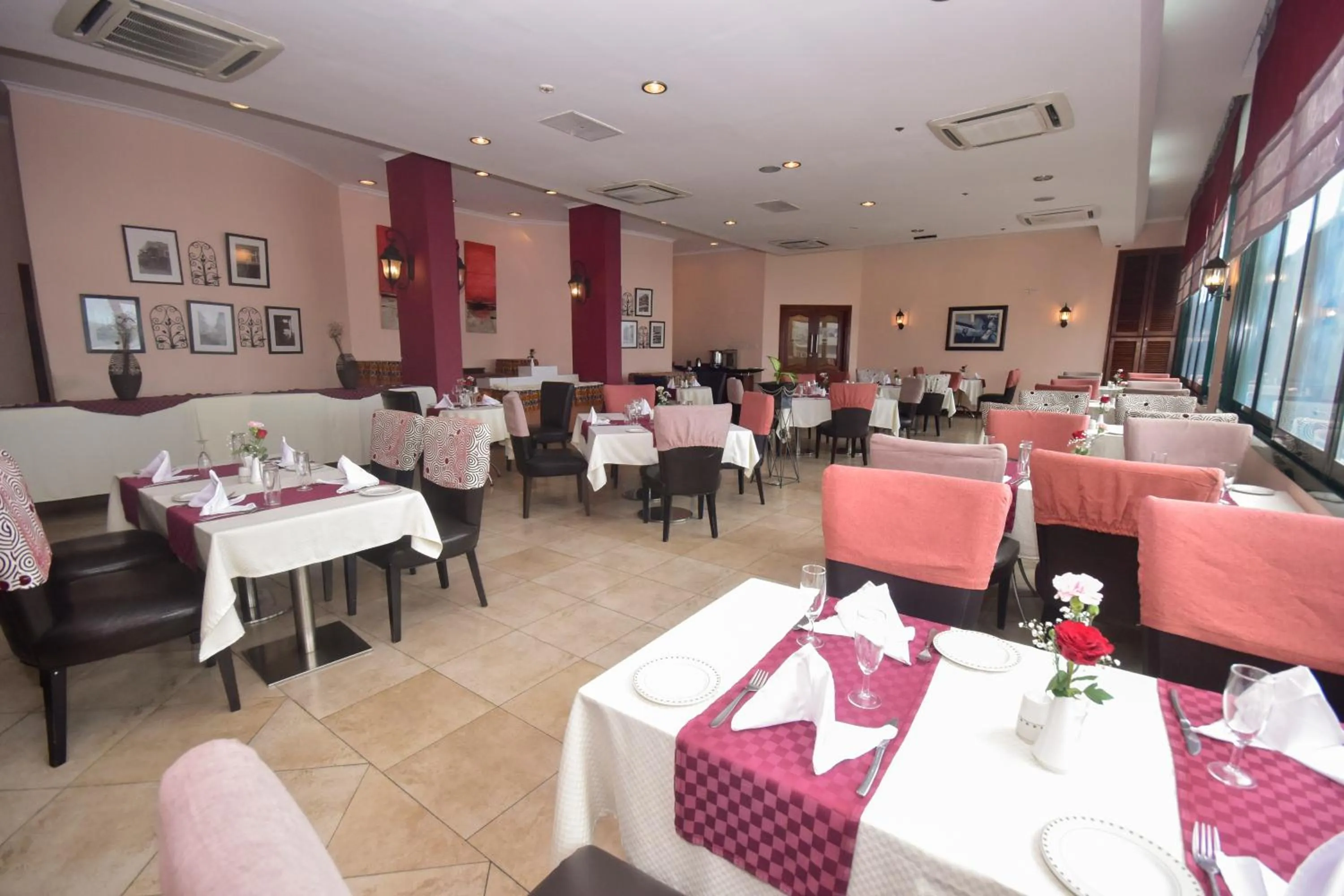 Restaurant/places to eat in Harbour View Suites