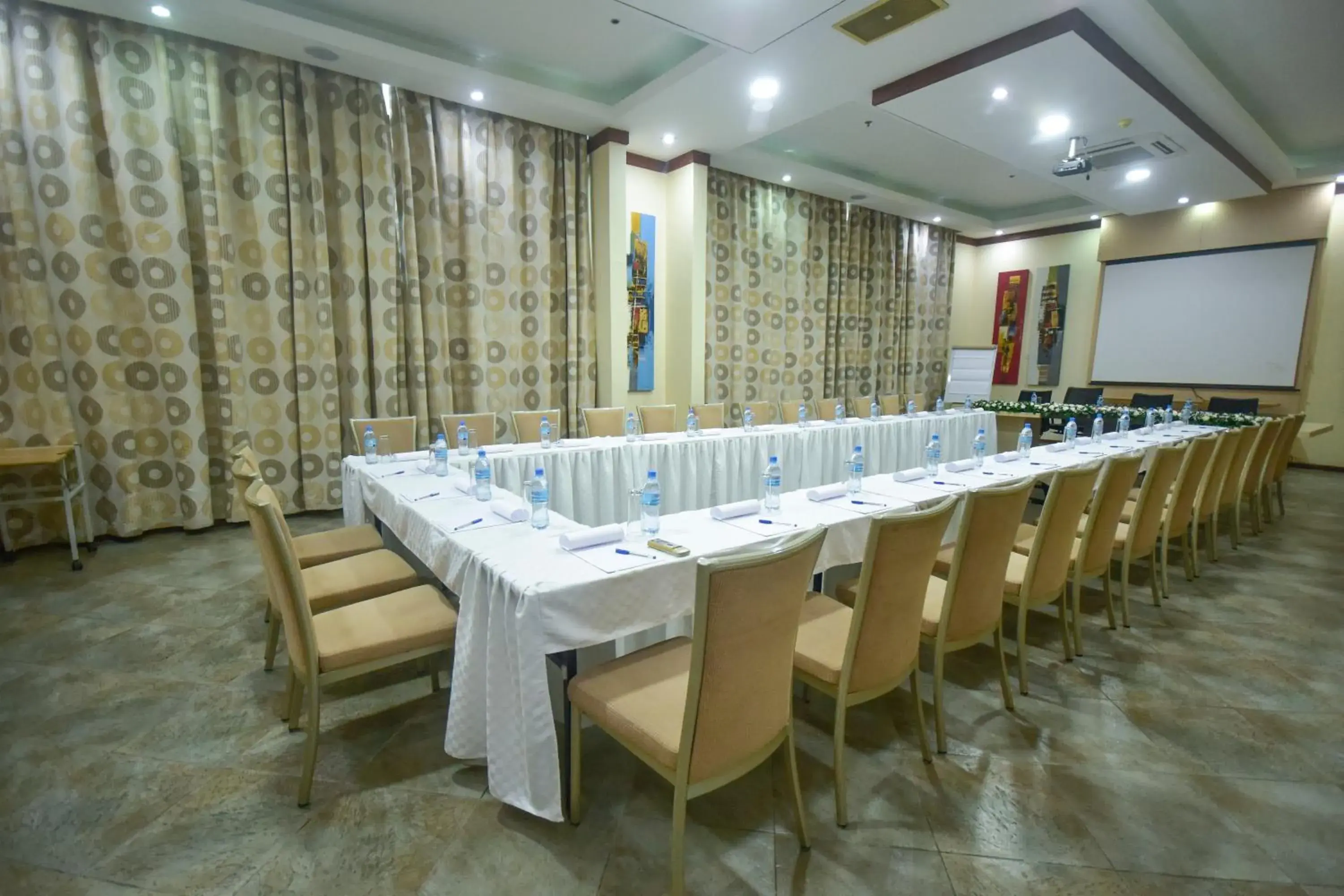 Meeting/conference room in Harbour View Suites Meeting/conference room in Harbour View Suites