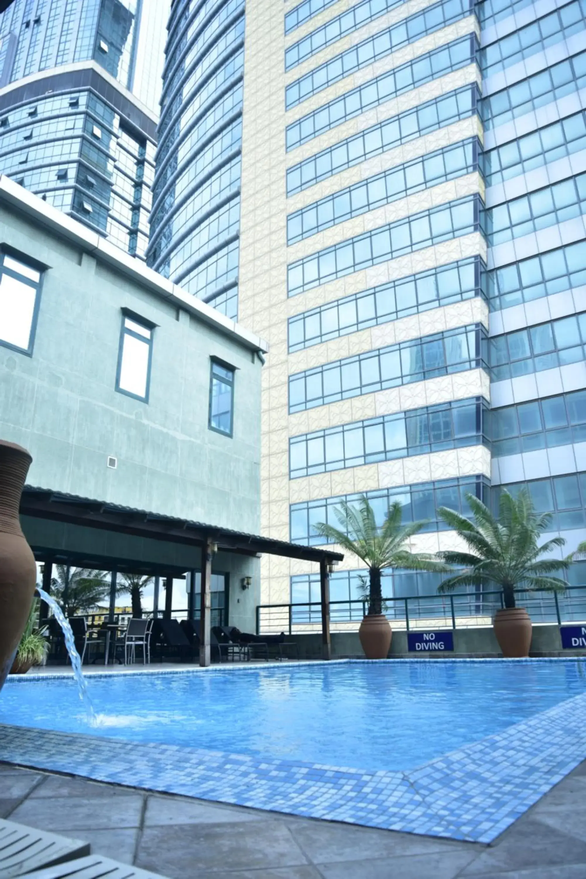 Swimming pool in Harbour View Suites Swimming pool in Harbour View Suites