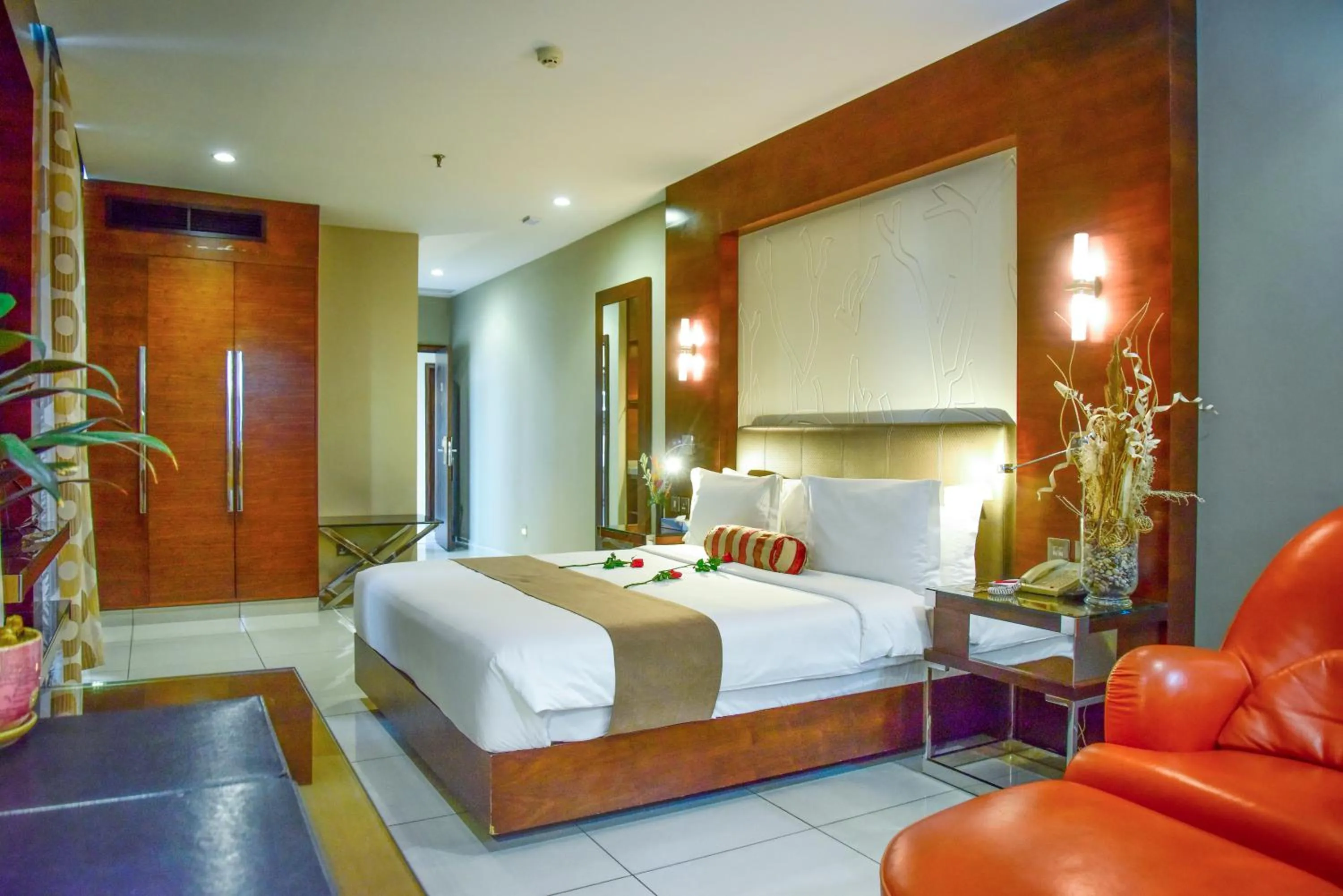 Bedroom, Bed in Harbour View Suites