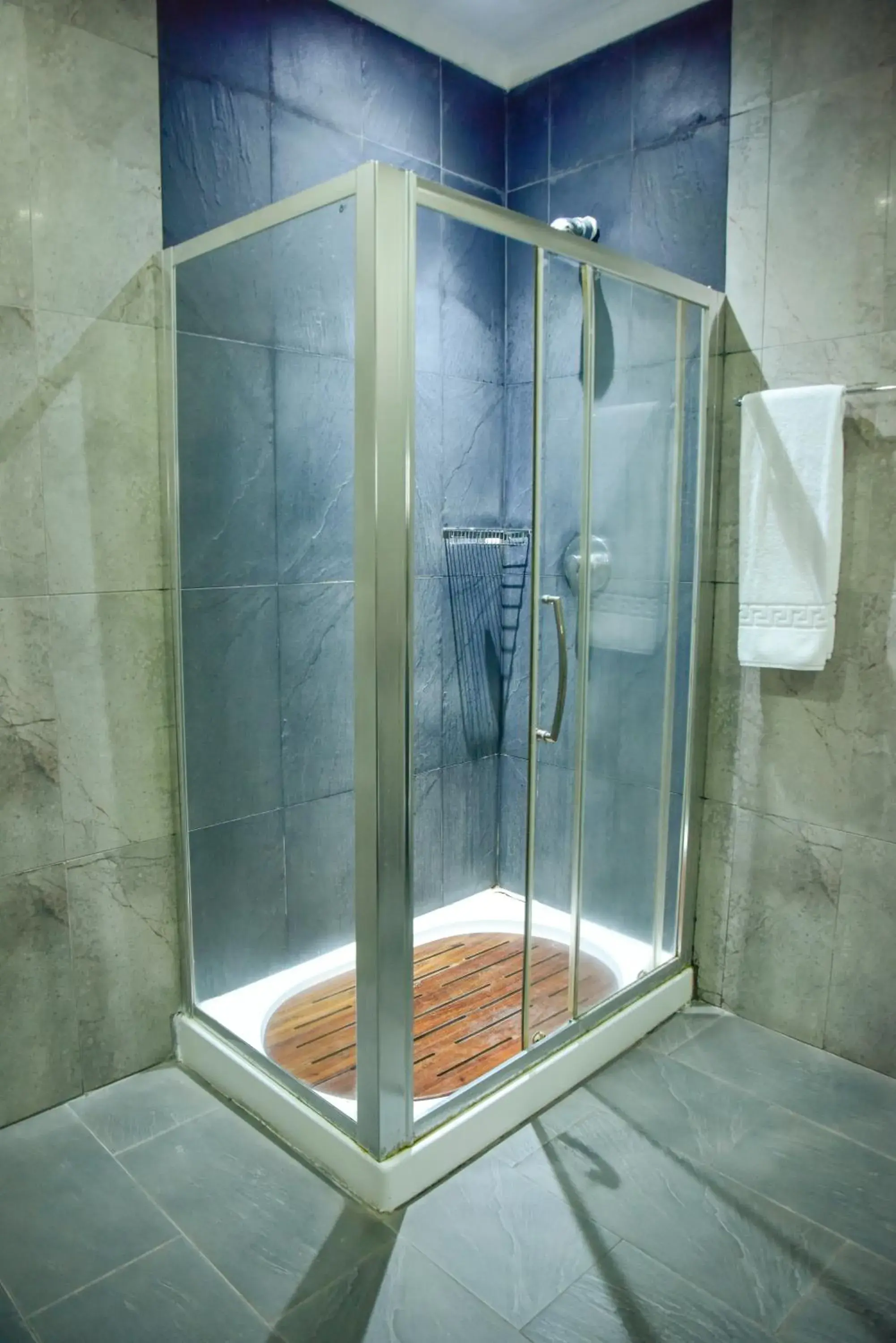 Shower in Harbour View Suites Shower in Harbour View Suites
