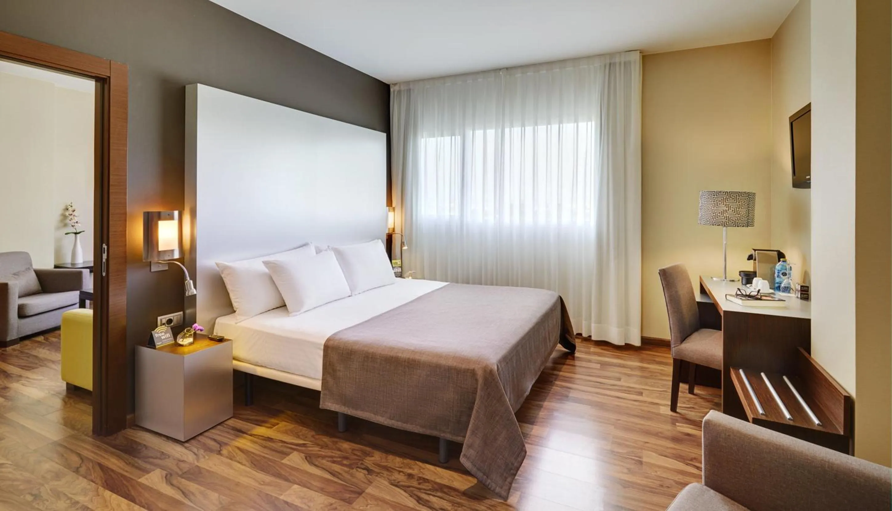 Photo of the whole room, Bed in Sercotel JC1 Murcia