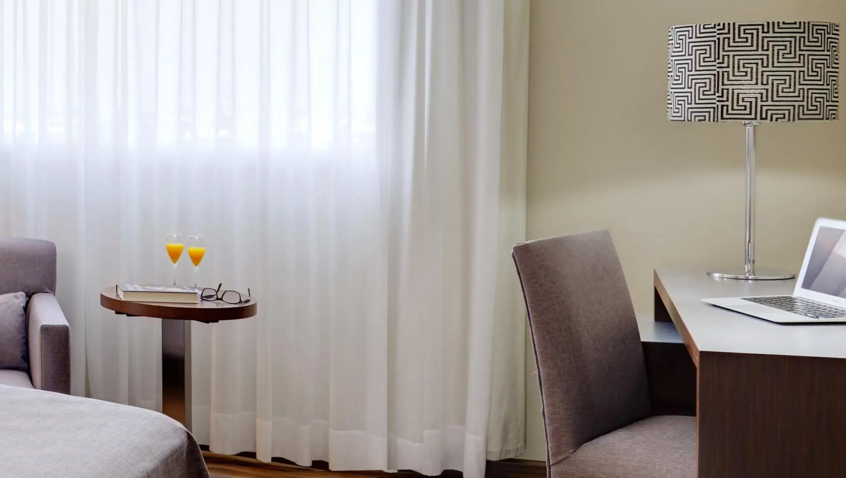 Photo of the whole room, Bed in Sercotel JC1 Murcia Photo of the whole room, Bed in Sercotel JC1 Murcia