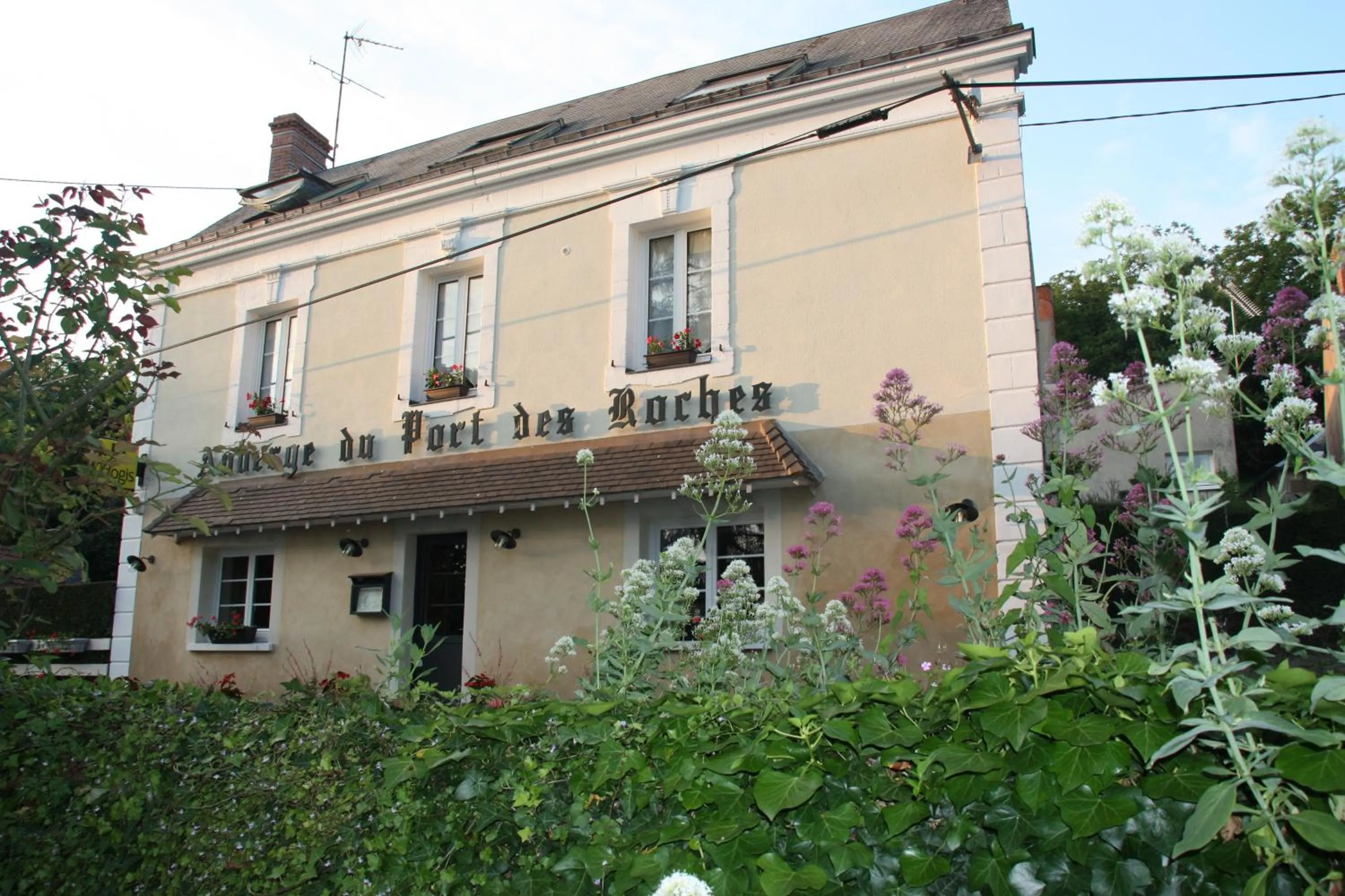 Facade/entrance in L'Auberge du Port des Roches