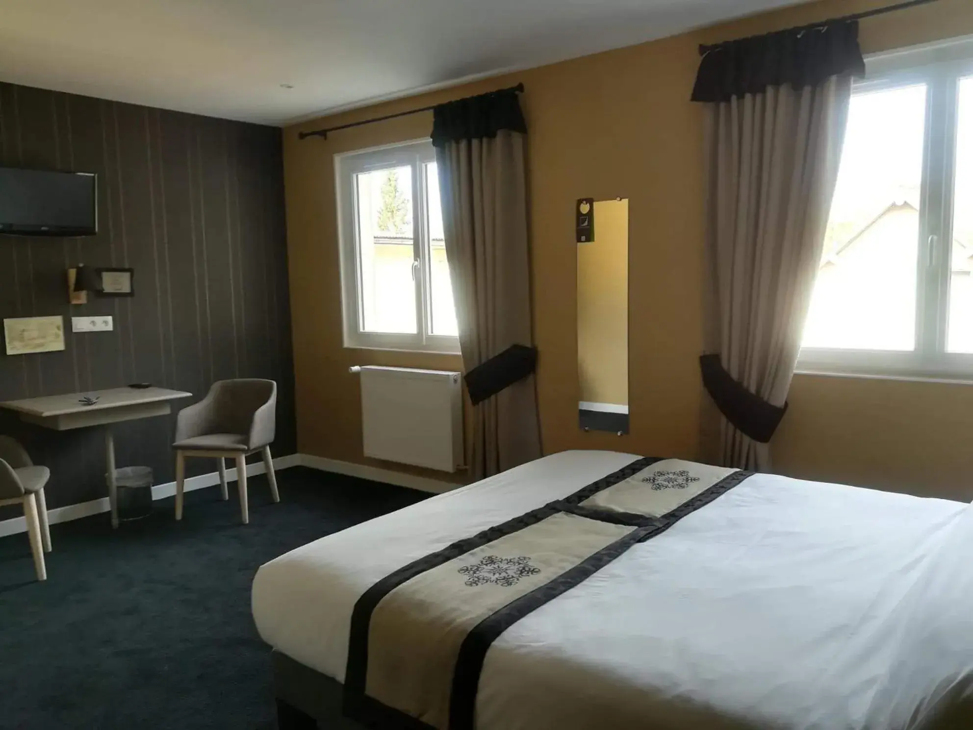 Comfort Double Room in L'Auberge du Port des Roches Comfort Double Room in L'Auberge du Port des Roches