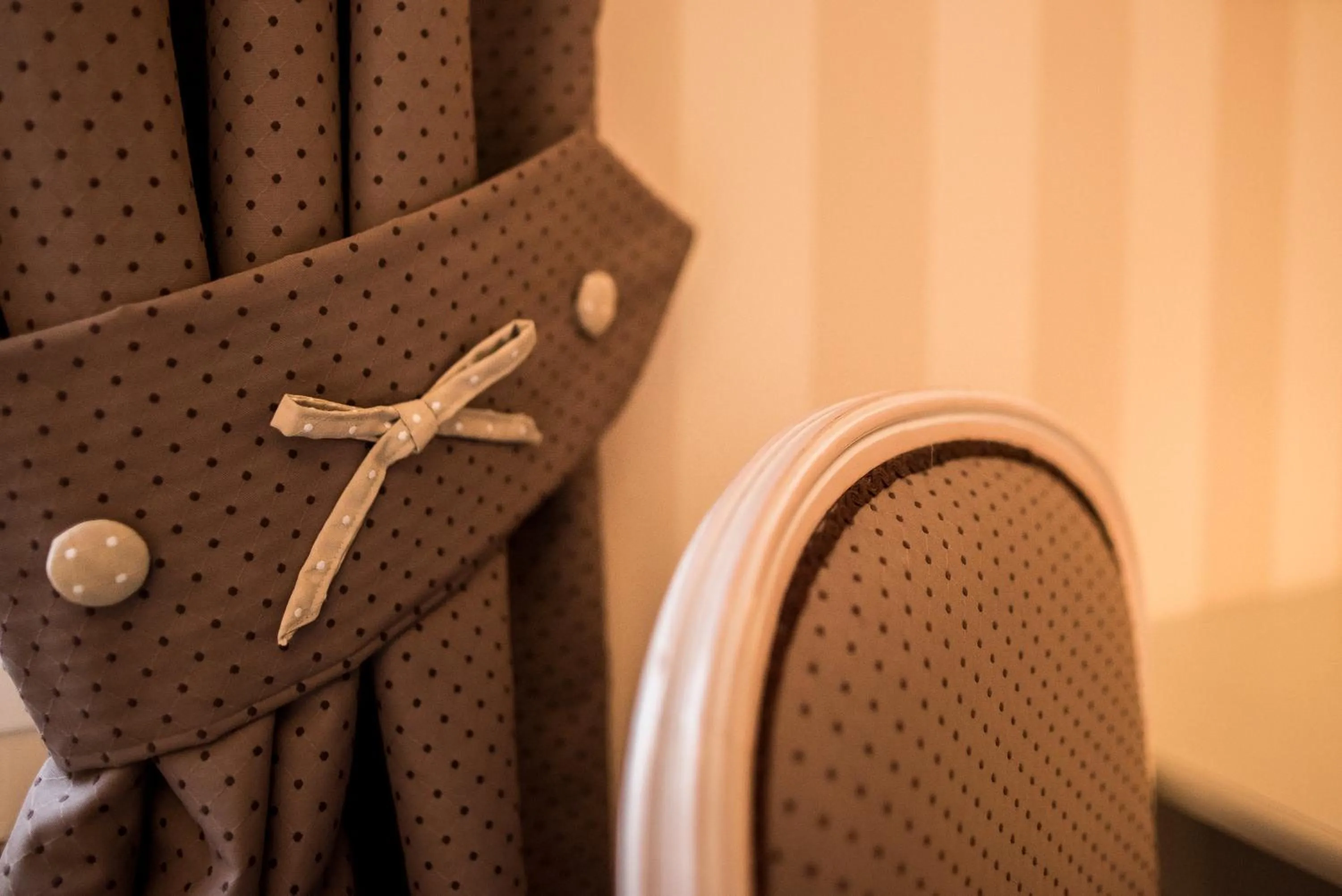 Decorative detail in L'Auberge du Port des Roches