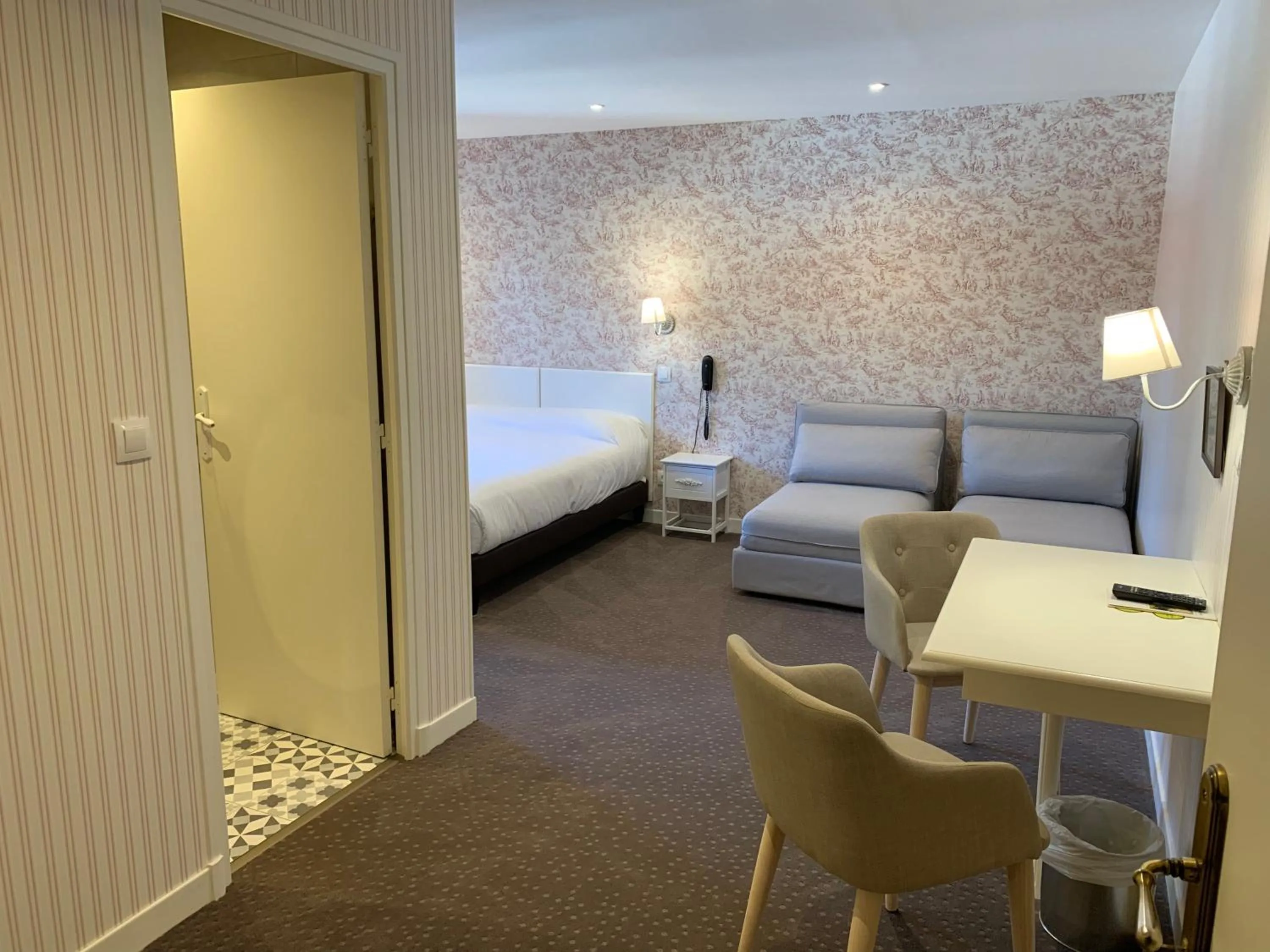 Bed in L'Auberge du Port des Roches