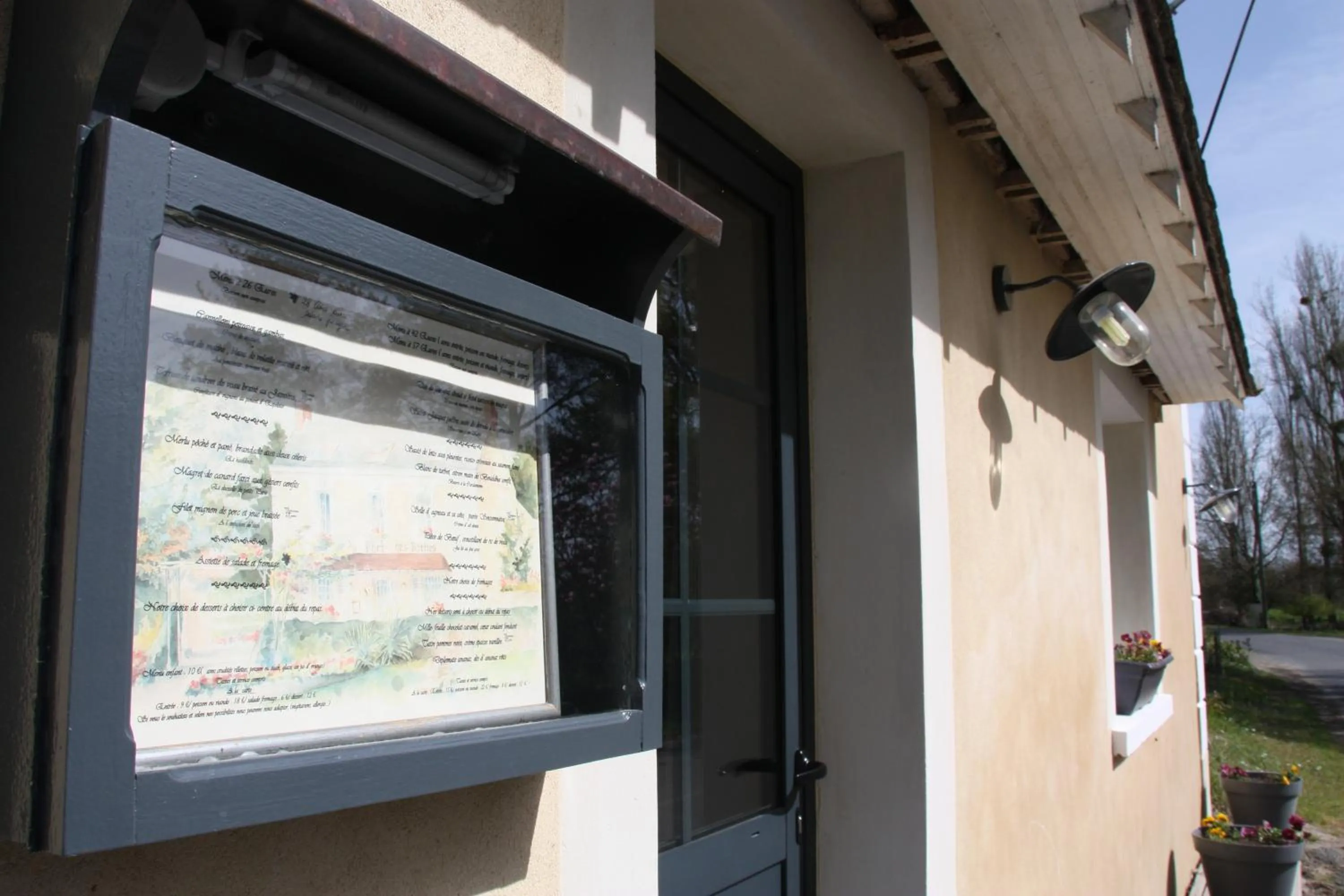 Facade/entrance in L'Auberge du Port des Roches