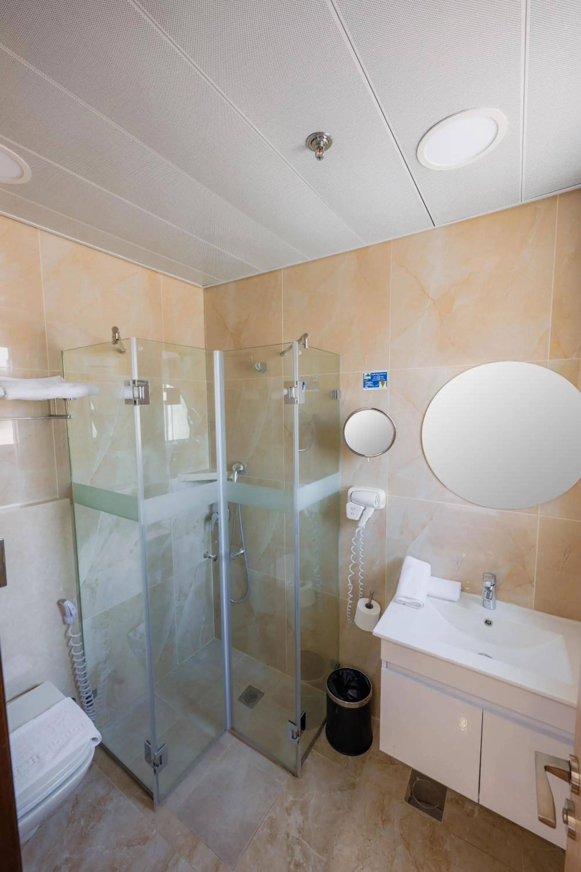 Shower in Golden Walls Hotel