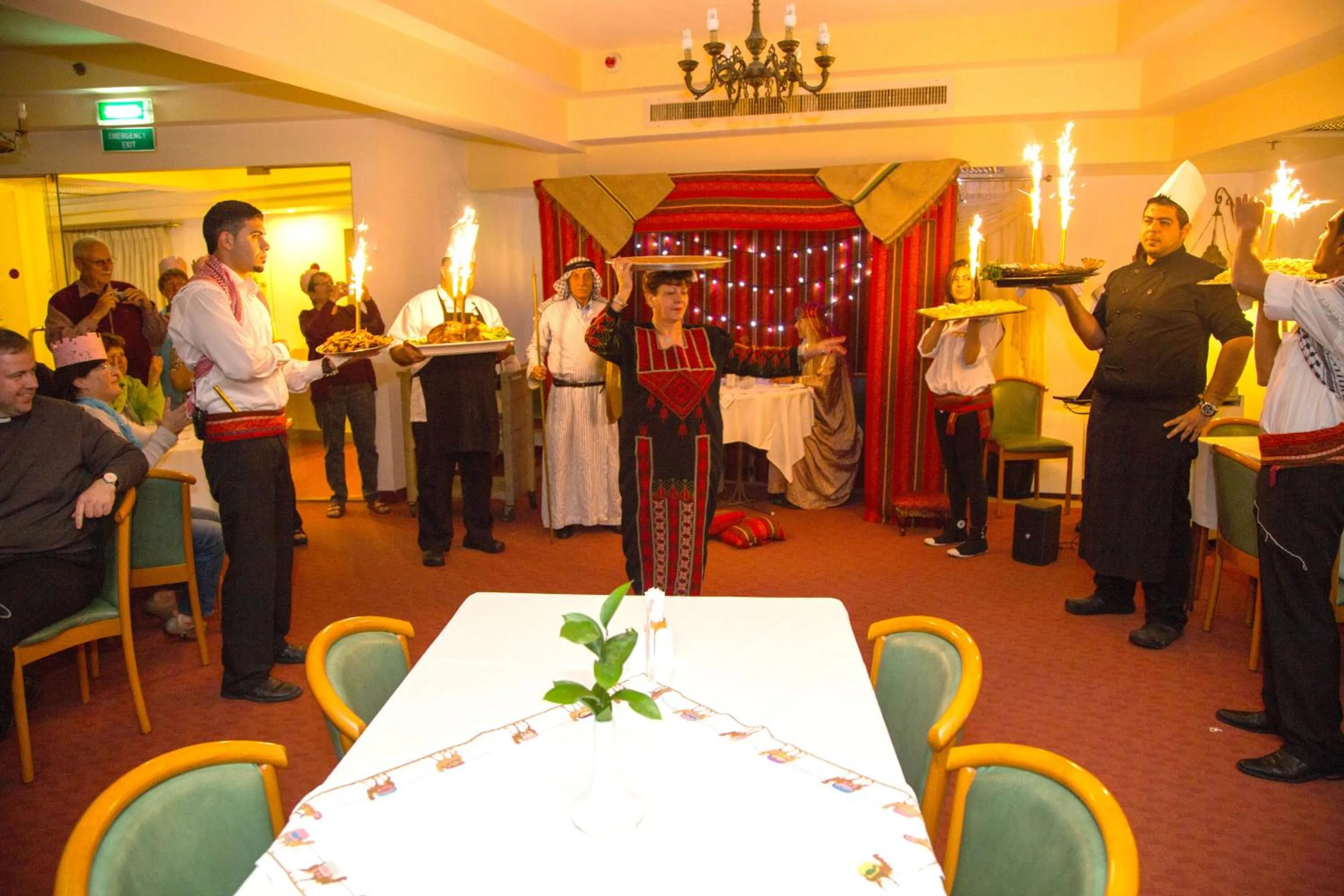 Restaurant/places to eat in Golden Walls Hotel