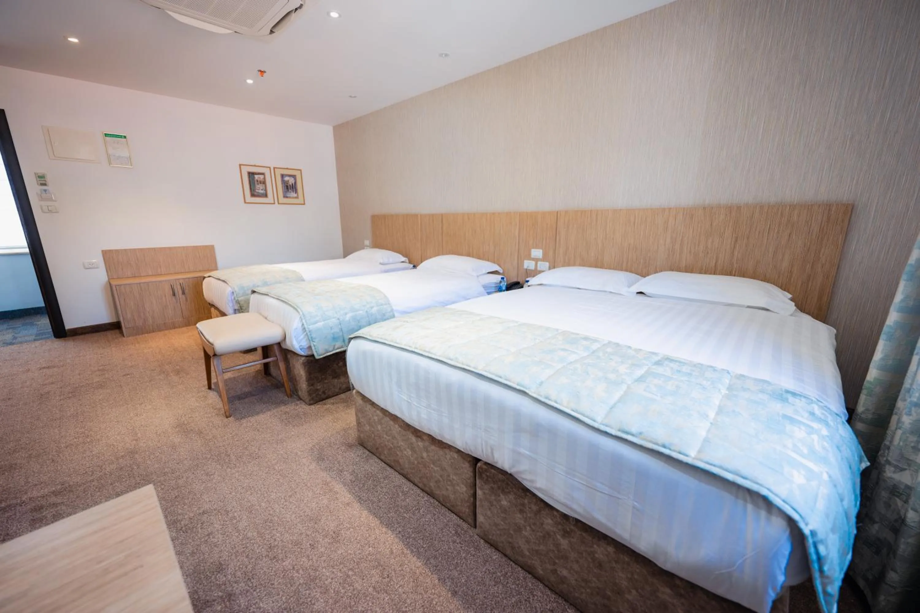 Bedroom, Bed in Golden Walls Hotel