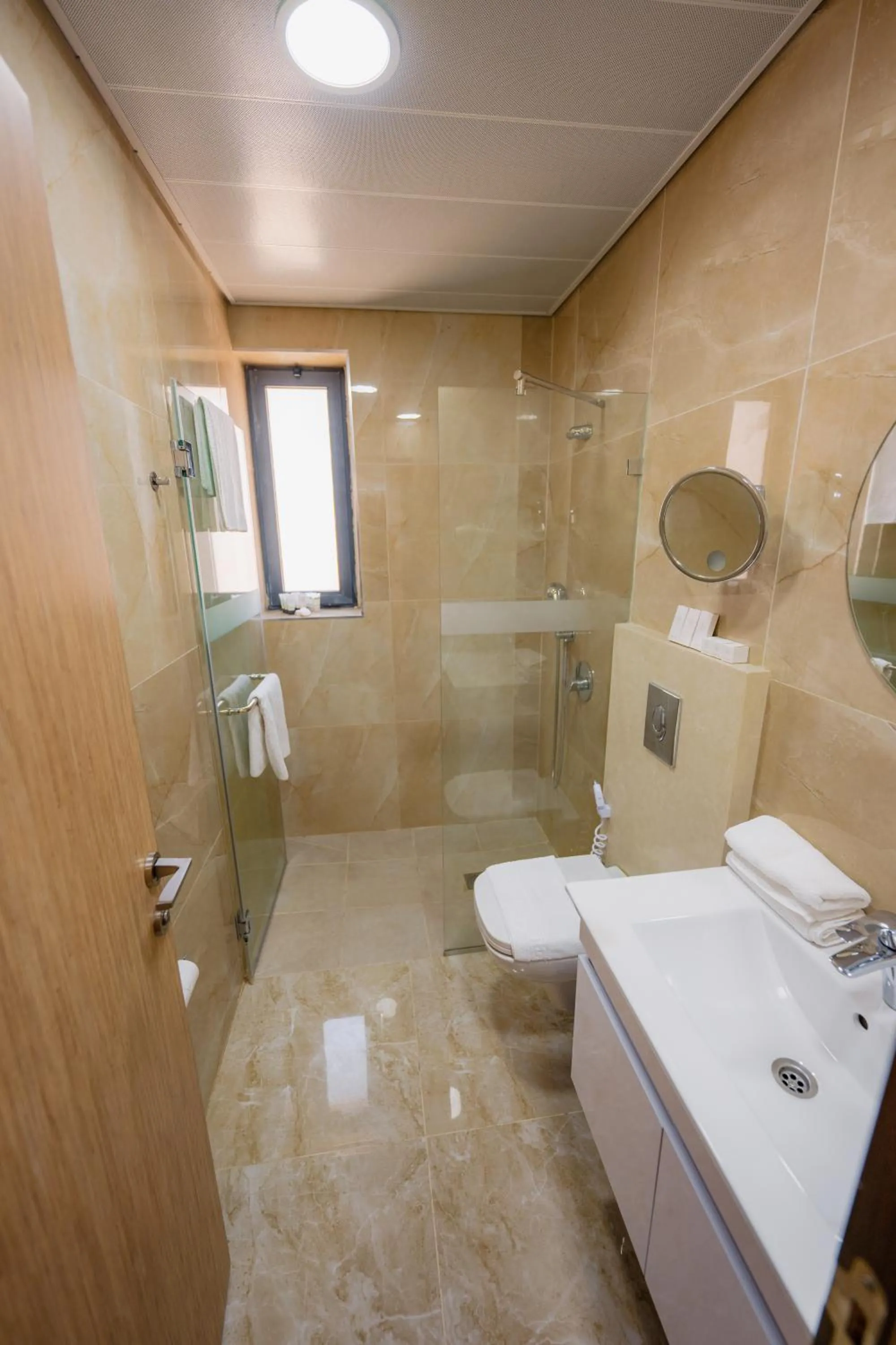 Shower in Golden Walls Hotel