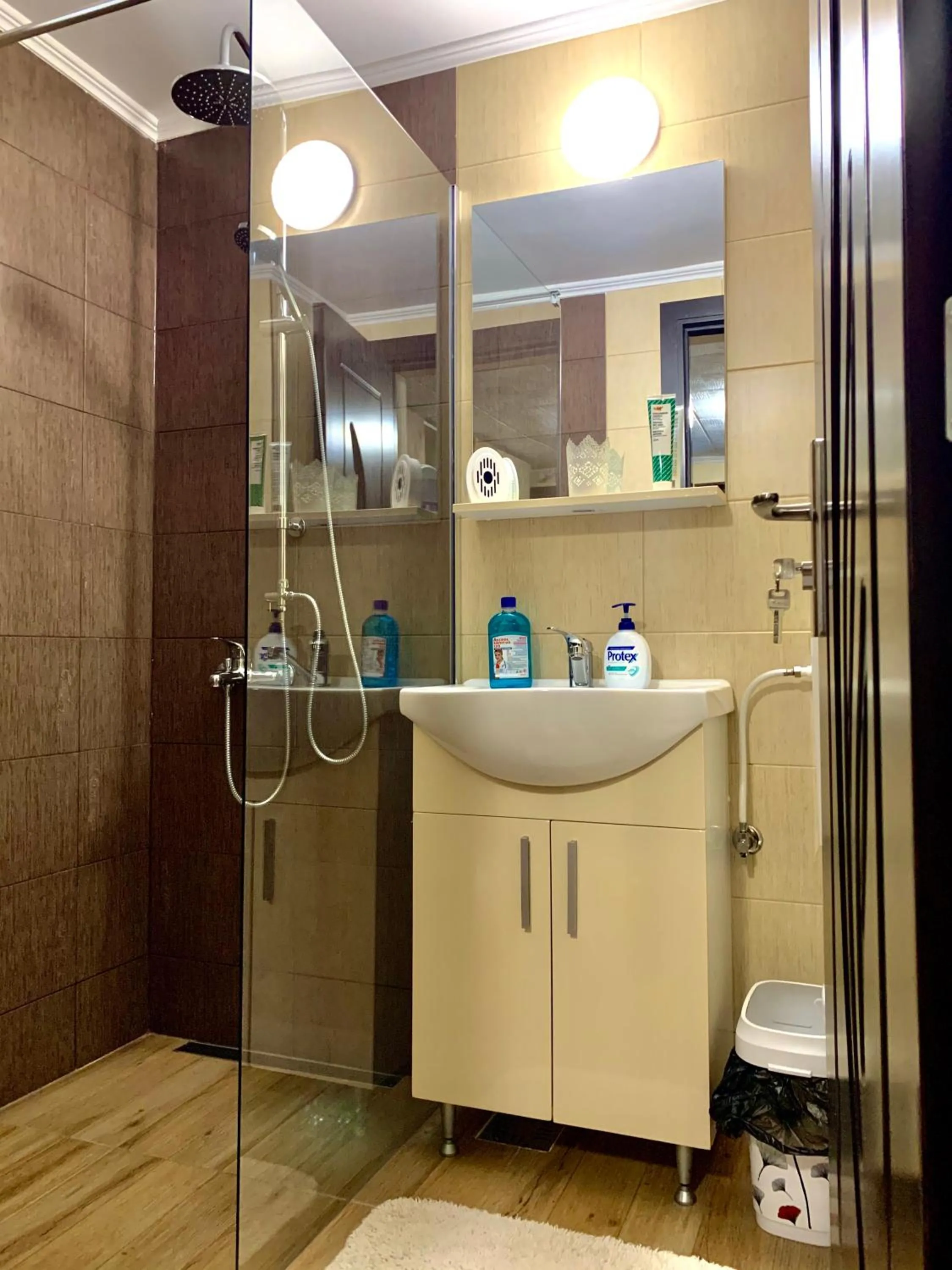 Grinda House - City Center Park and Stay