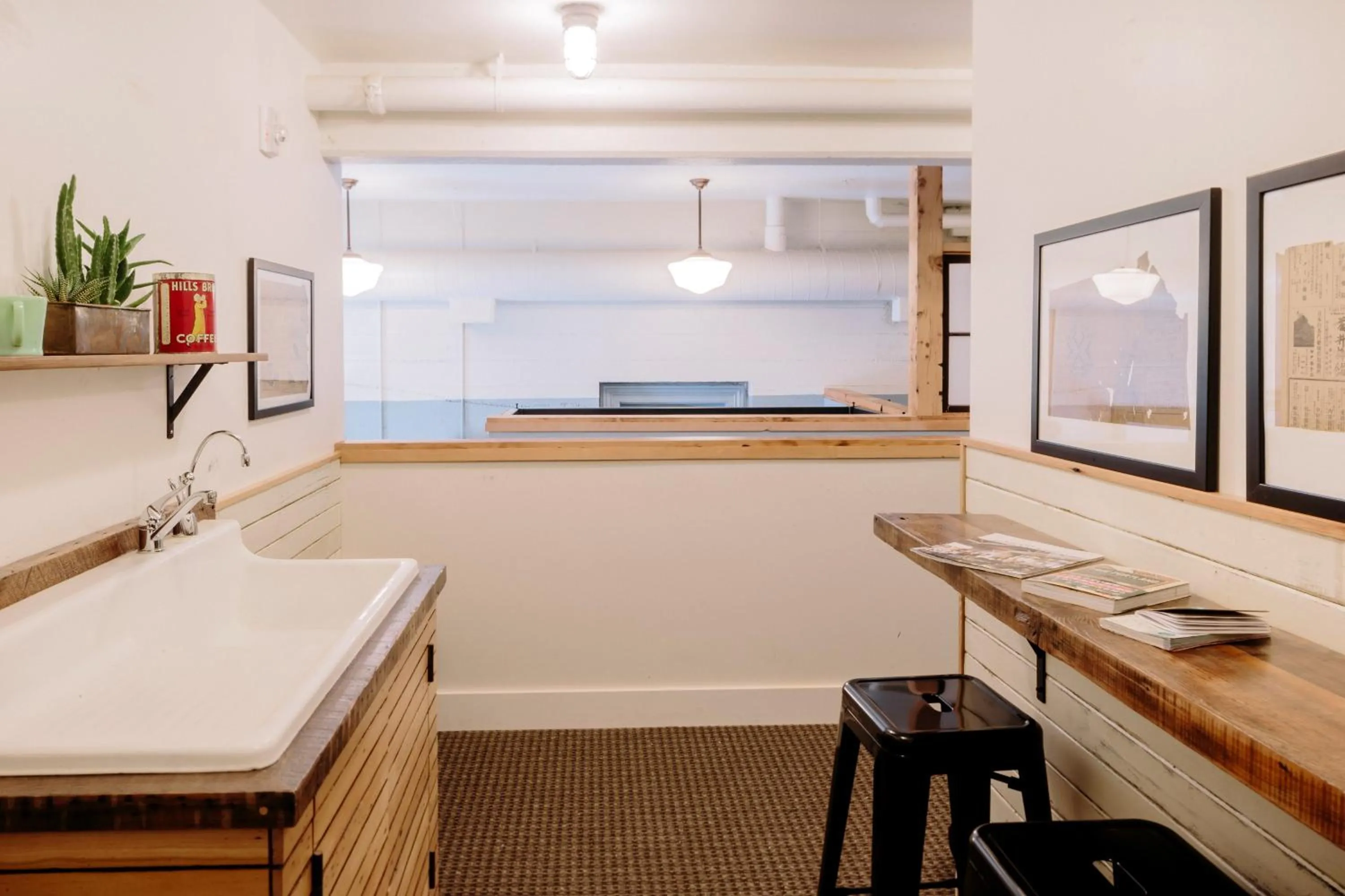 Kitchen or kitchenette, Bed in The Society Hotel