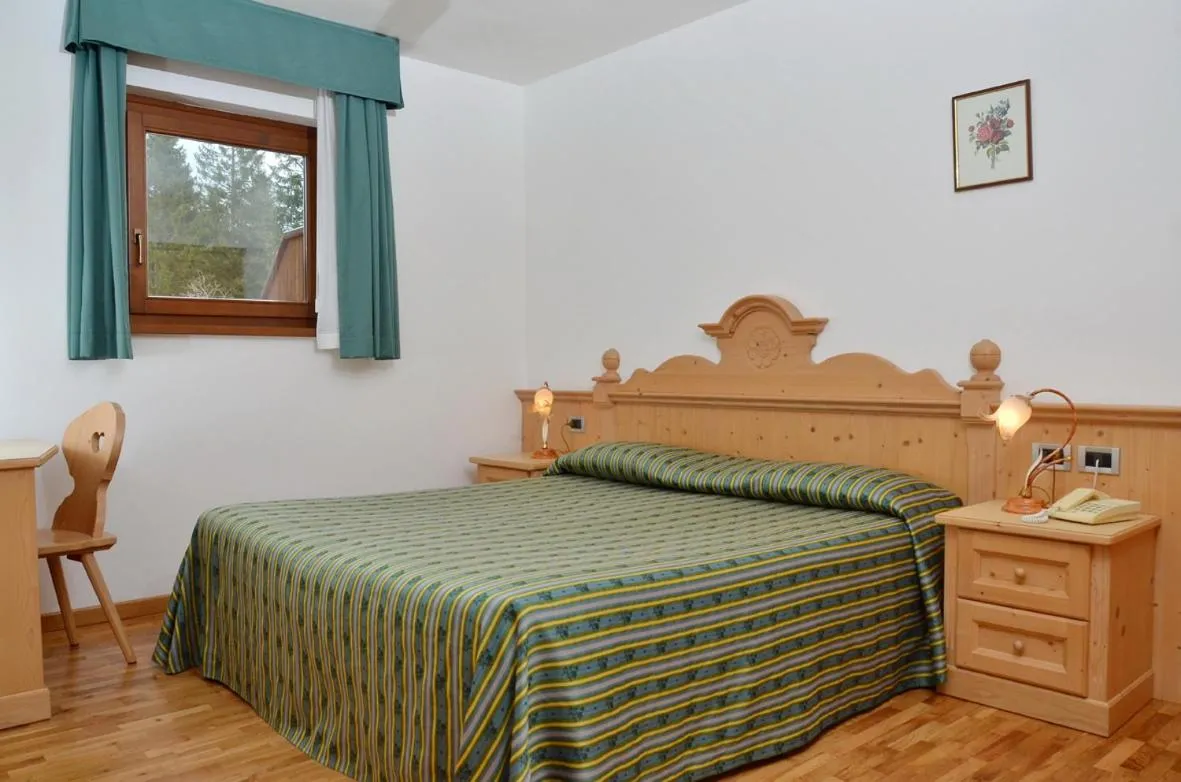 Photo of the whole room, Bed in Residence Taufer