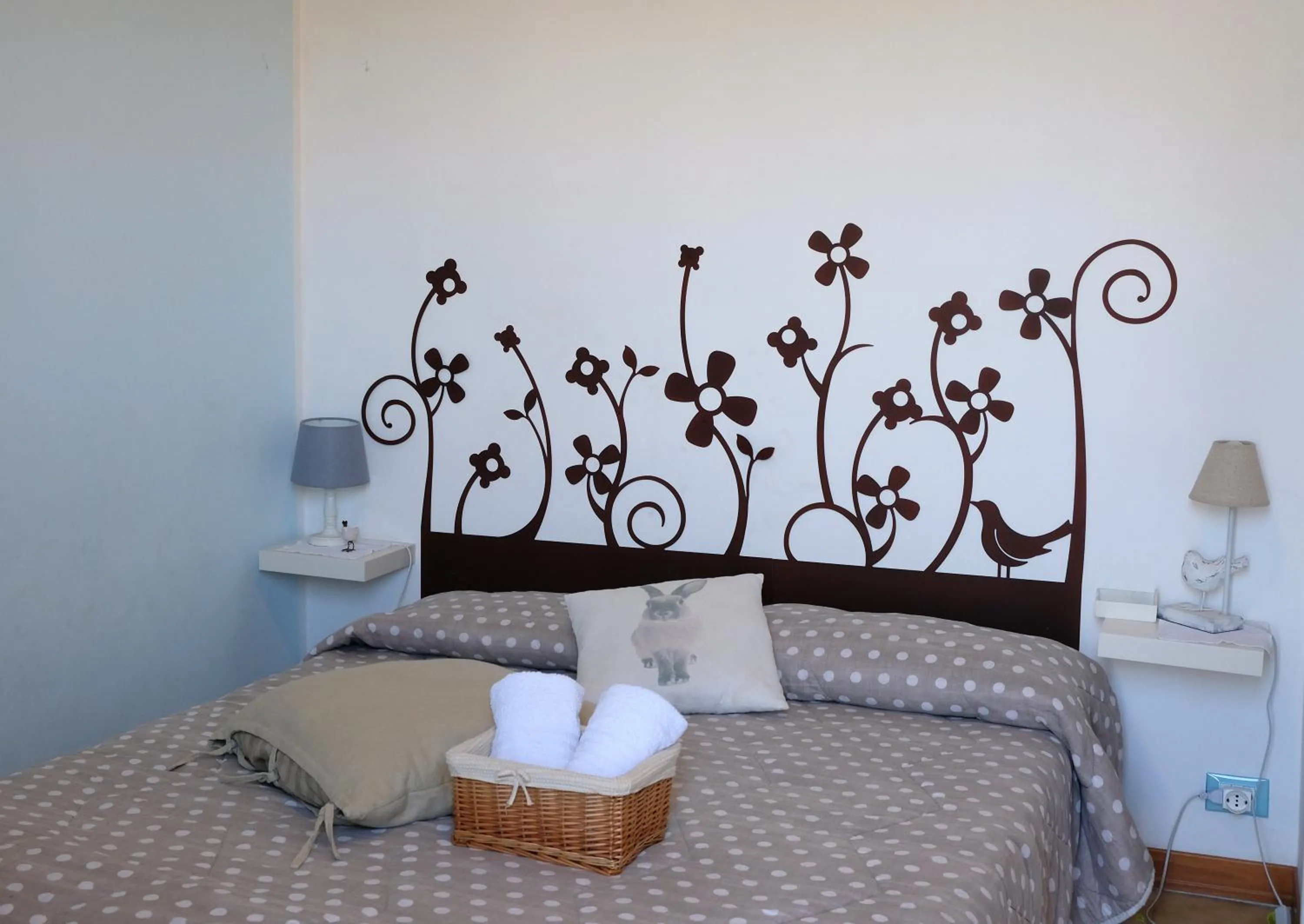 Photo of the whole room, Bed in ilmareinmezzo