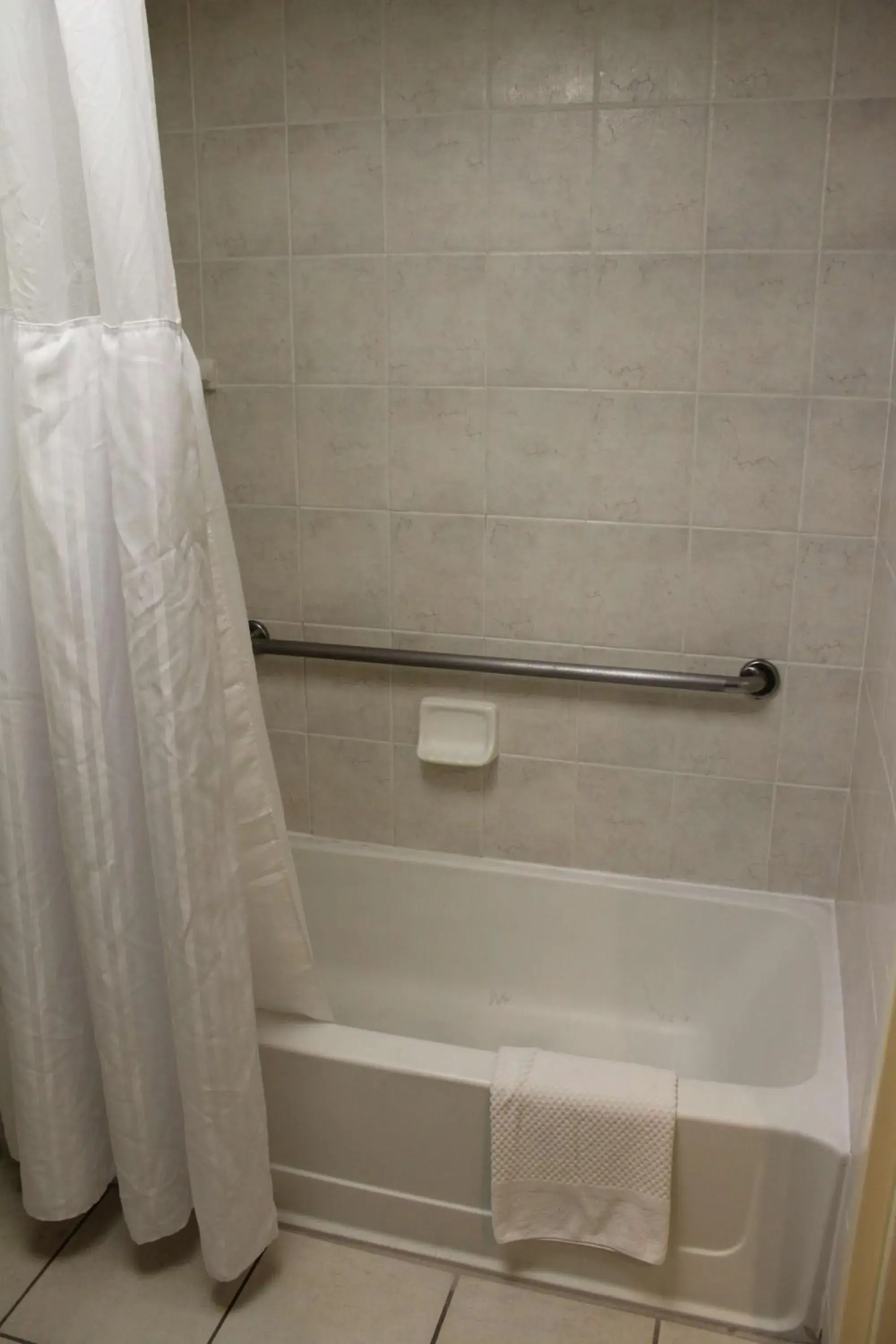 Double Room with Two Double Beds and Bath Tub - Mobility Access in Hilton Palm Beach PBI Double Room with Two Double Beds and Bath Tub - Mobility Access in Hilton Palm Beach PBI