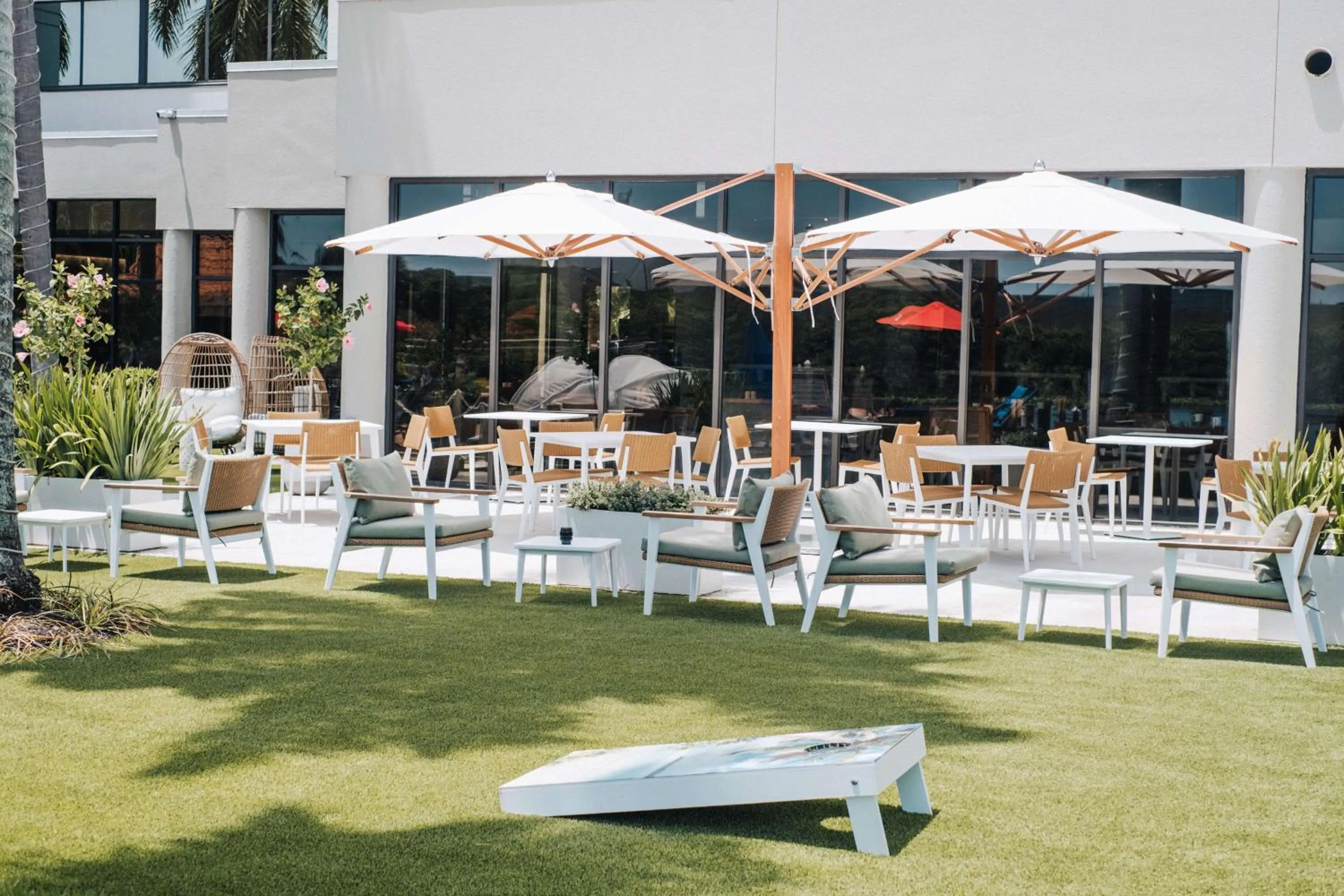 Dining area in Hilton Palm Beach PBI