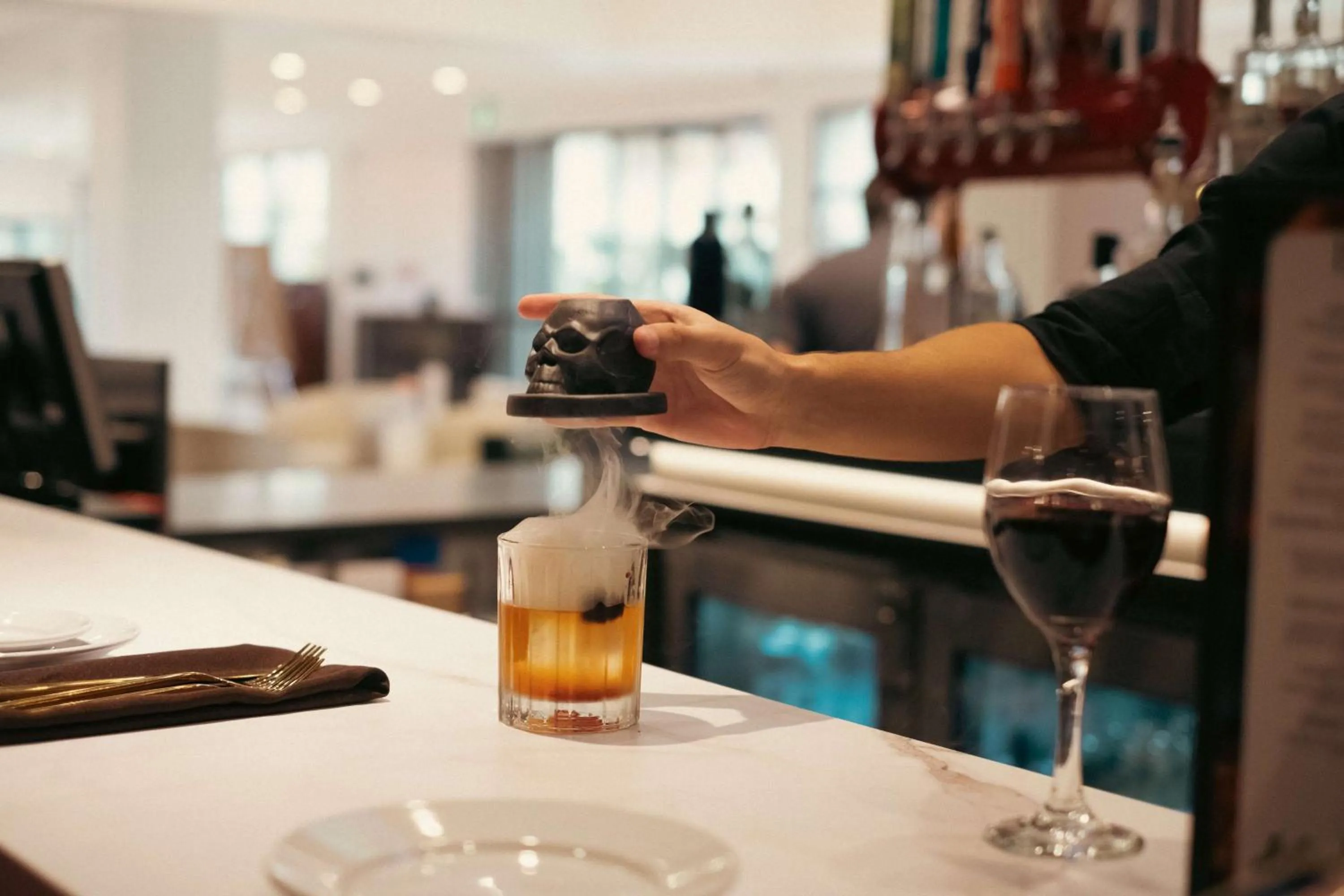 Lounge or bar in Hilton Palm Beach PBI