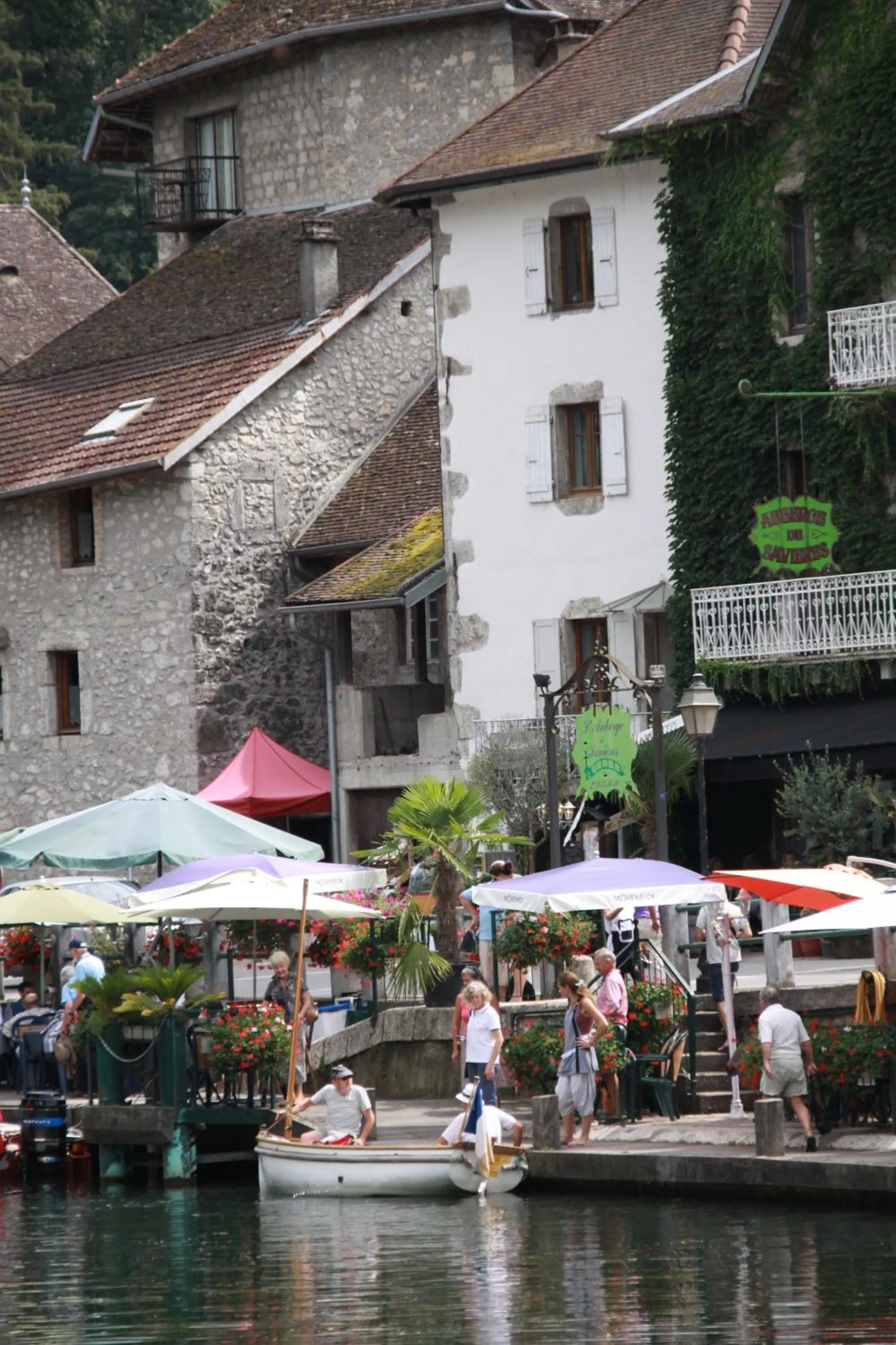 Neighbourhood in Le Doux Nid