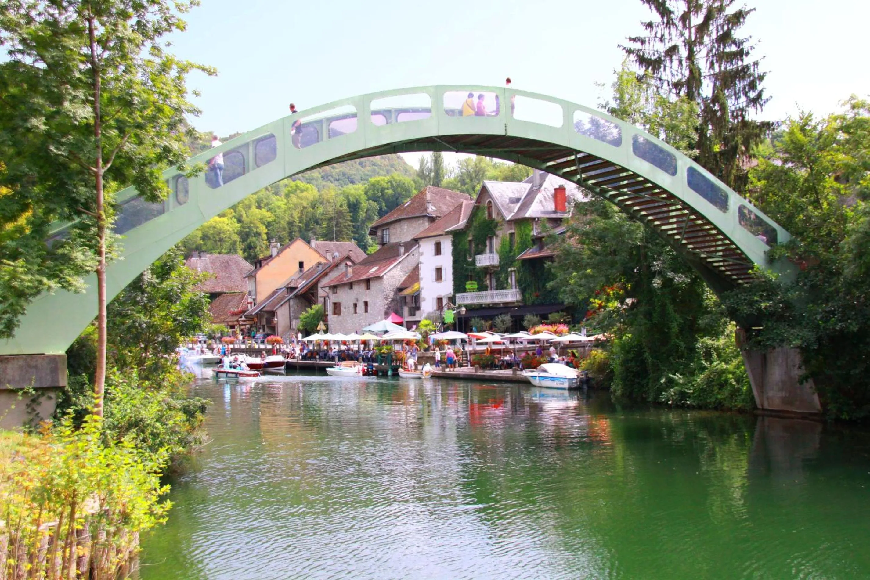 Property building in Le Doux Nid