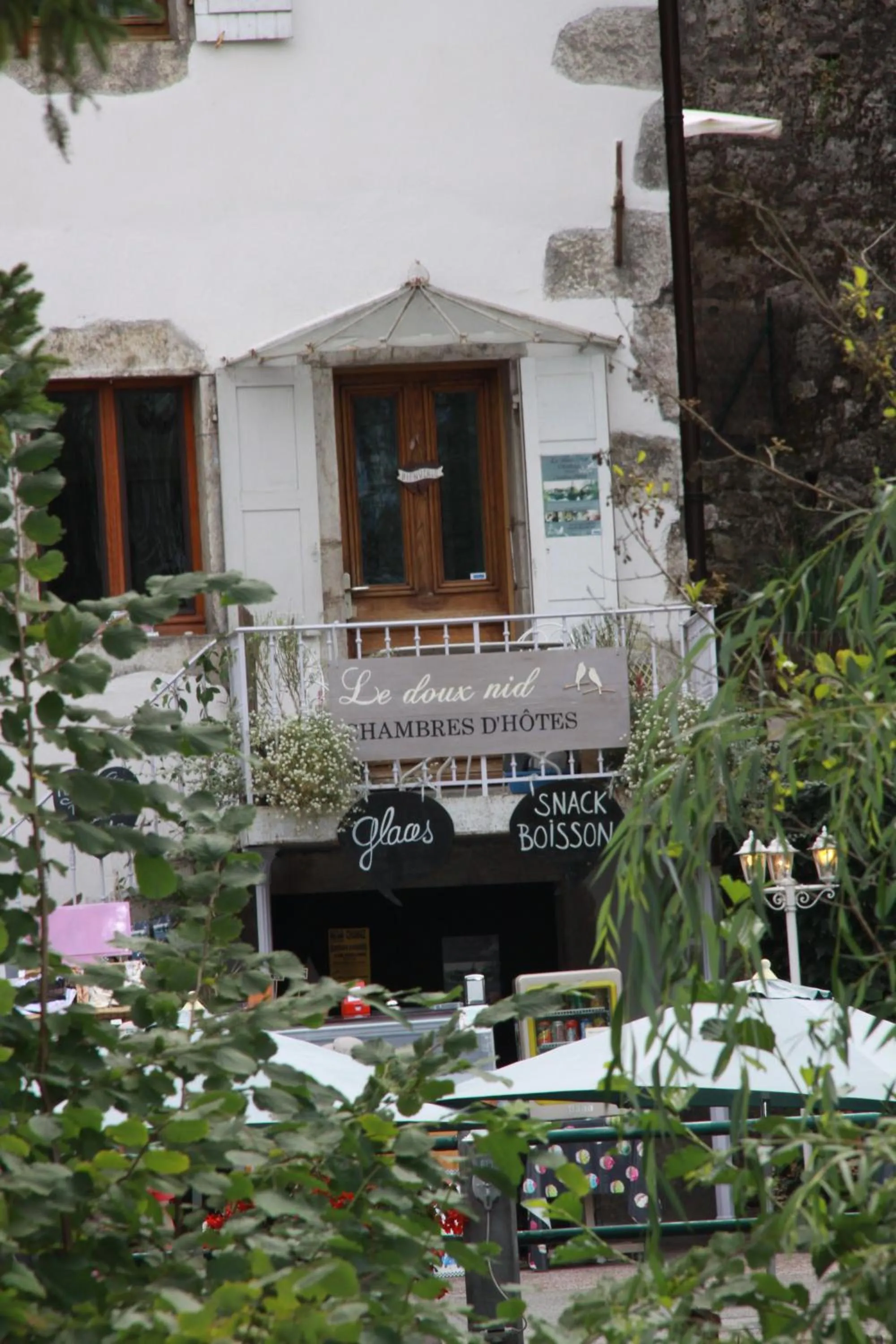 Facade/entrance in Le Doux Nid