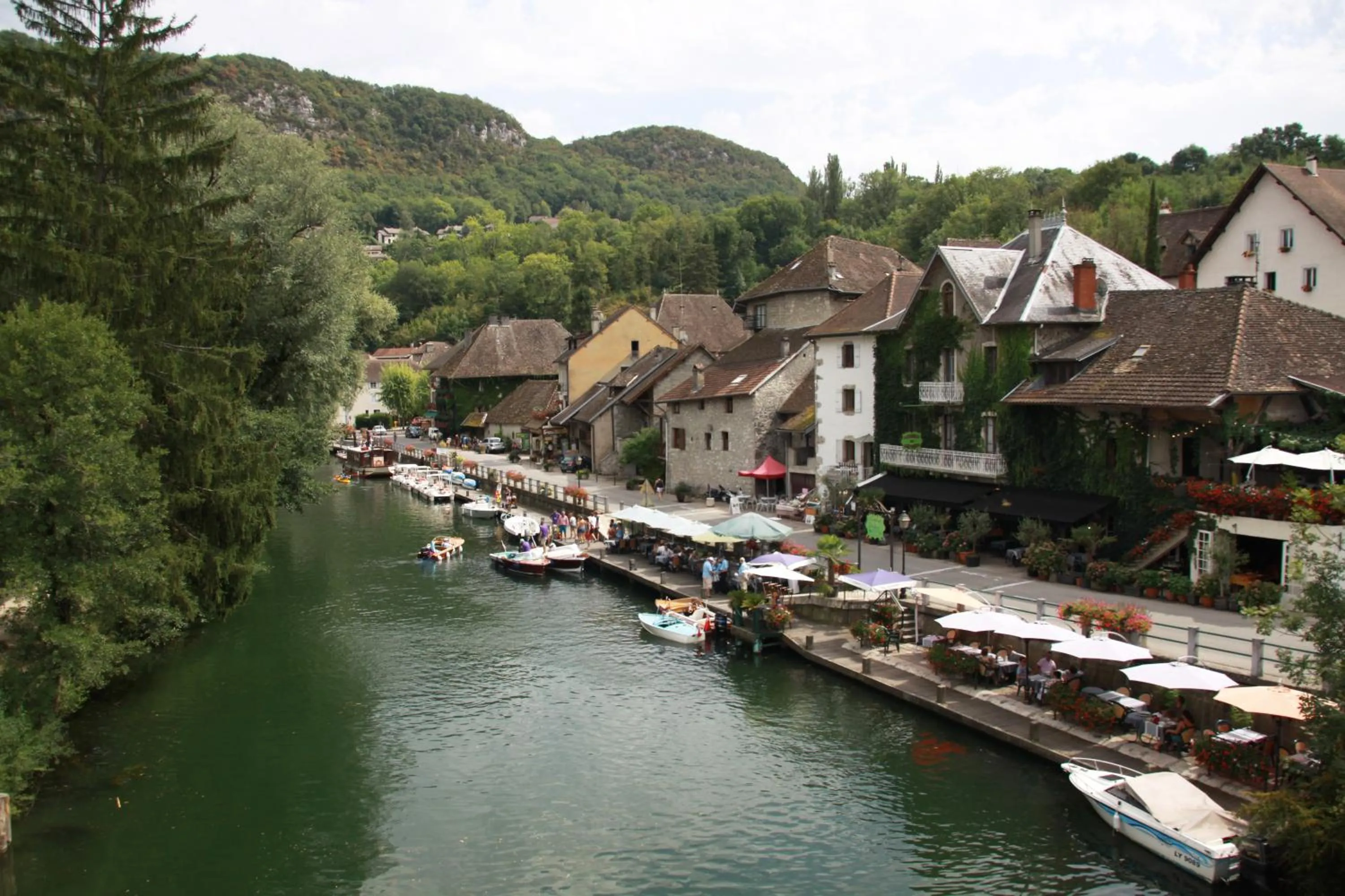 Neighbourhood in Le Doux Nid