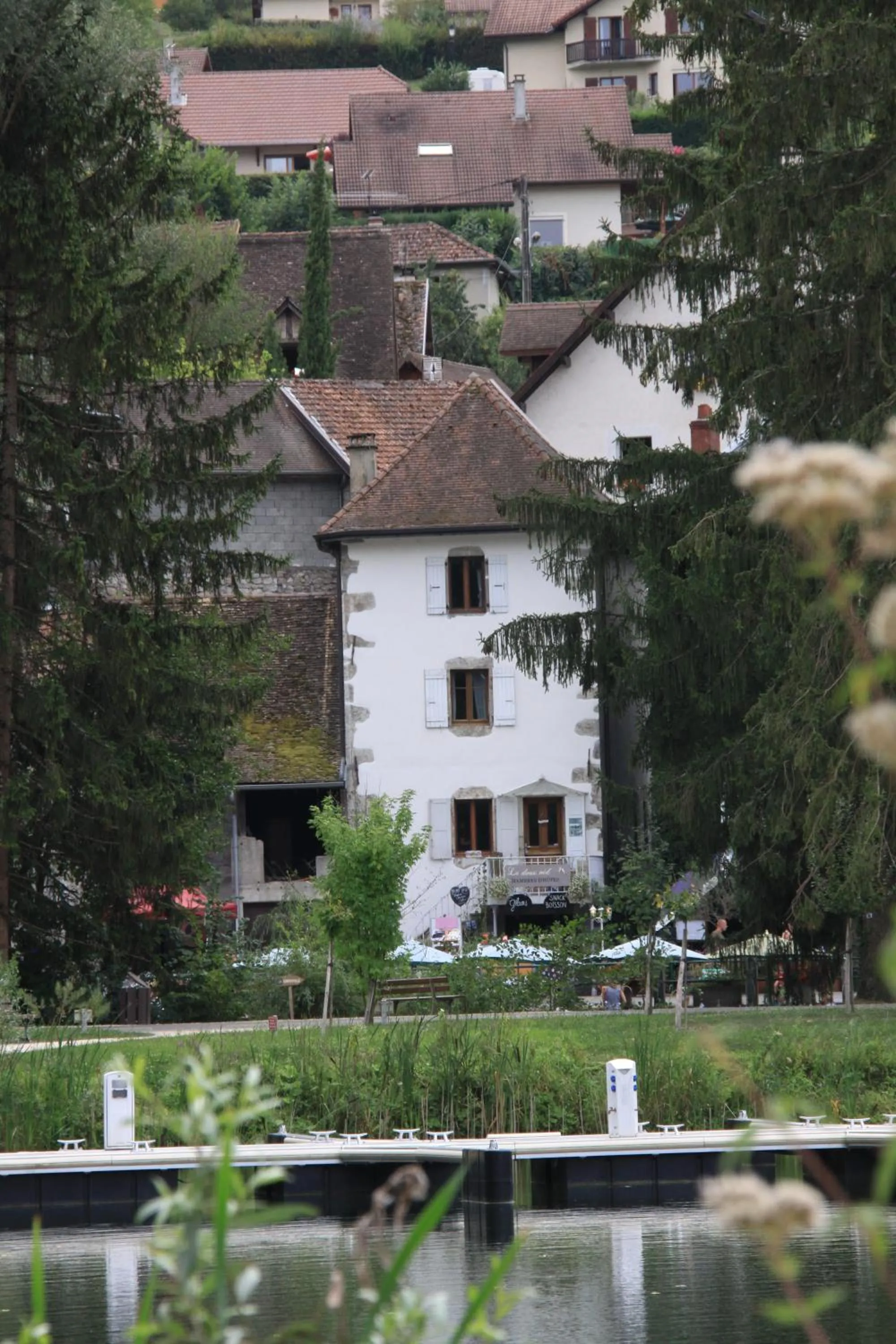Property building in Le Doux Nid