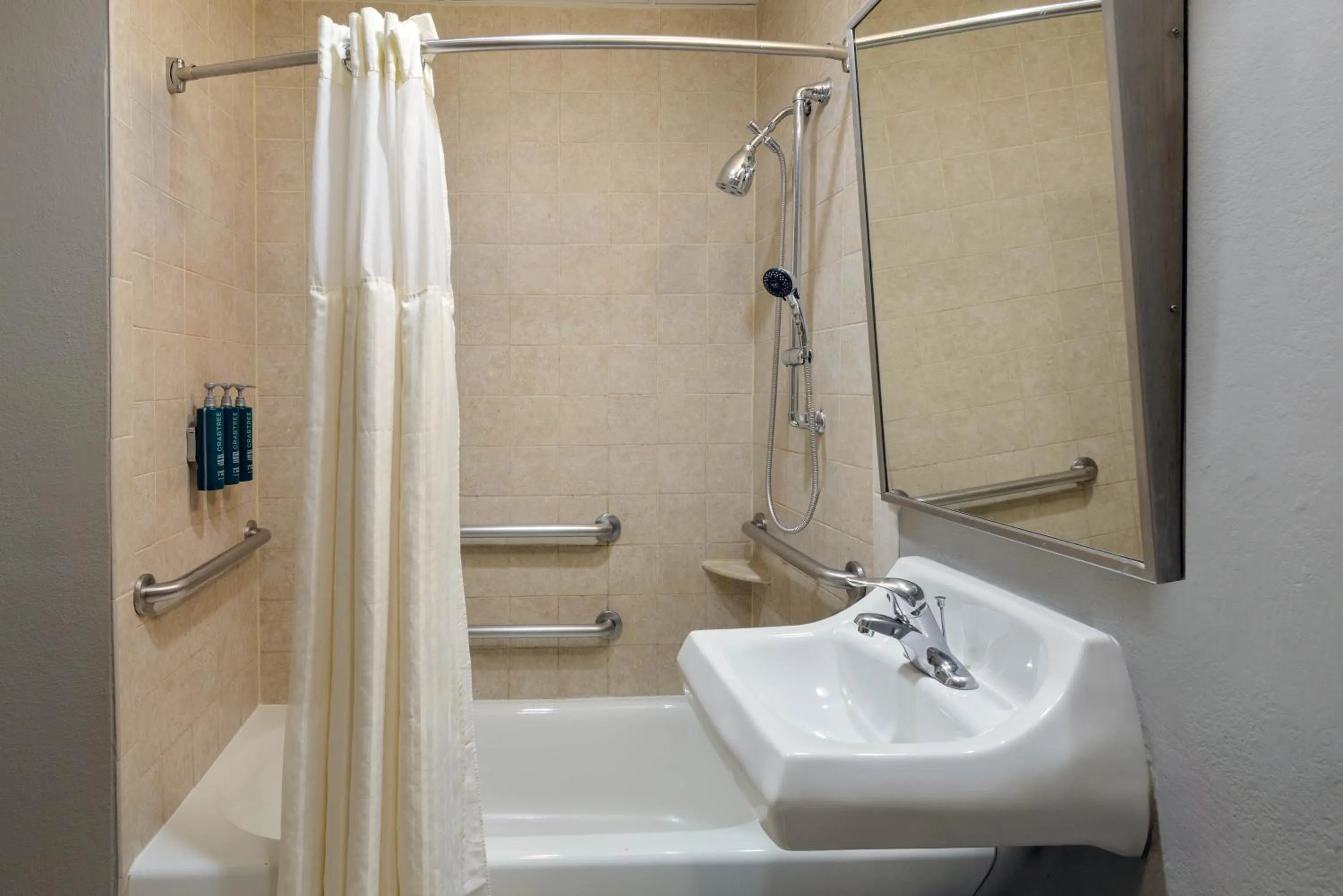 Bath in DoubleTree by Hilton Hotel West Palm Beach Airport