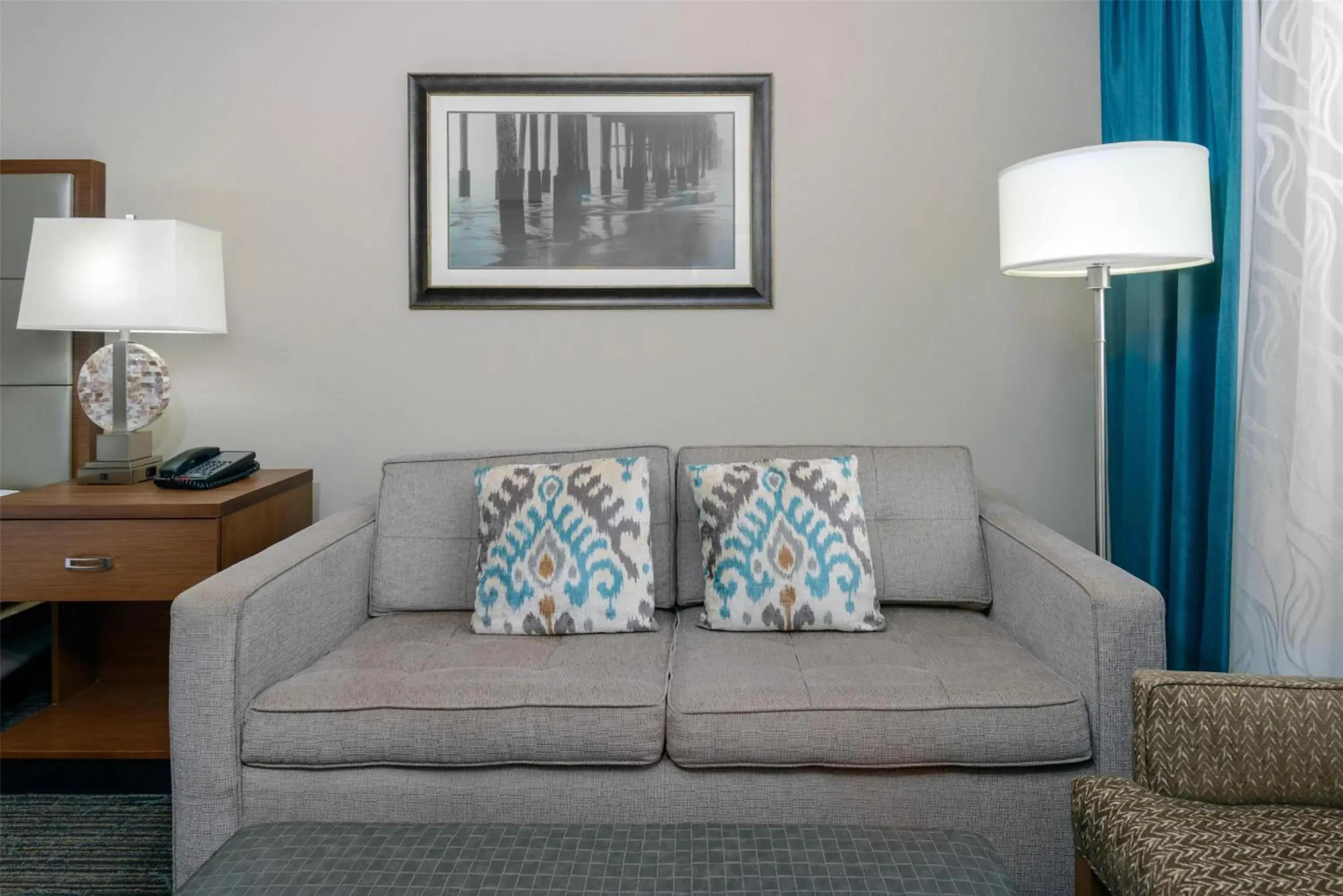 Living room in DoubleTree by Hilton Hotel West Palm Beach Airport Living room in DoubleTree by Hilton Hotel West Palm Beach Airport