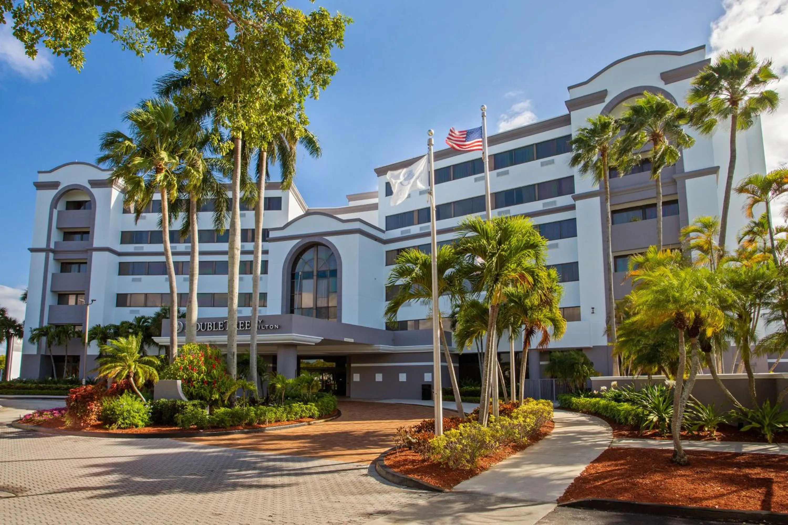 Property building in DoubleTree by Hilton Hotel West Palm Beach Airport