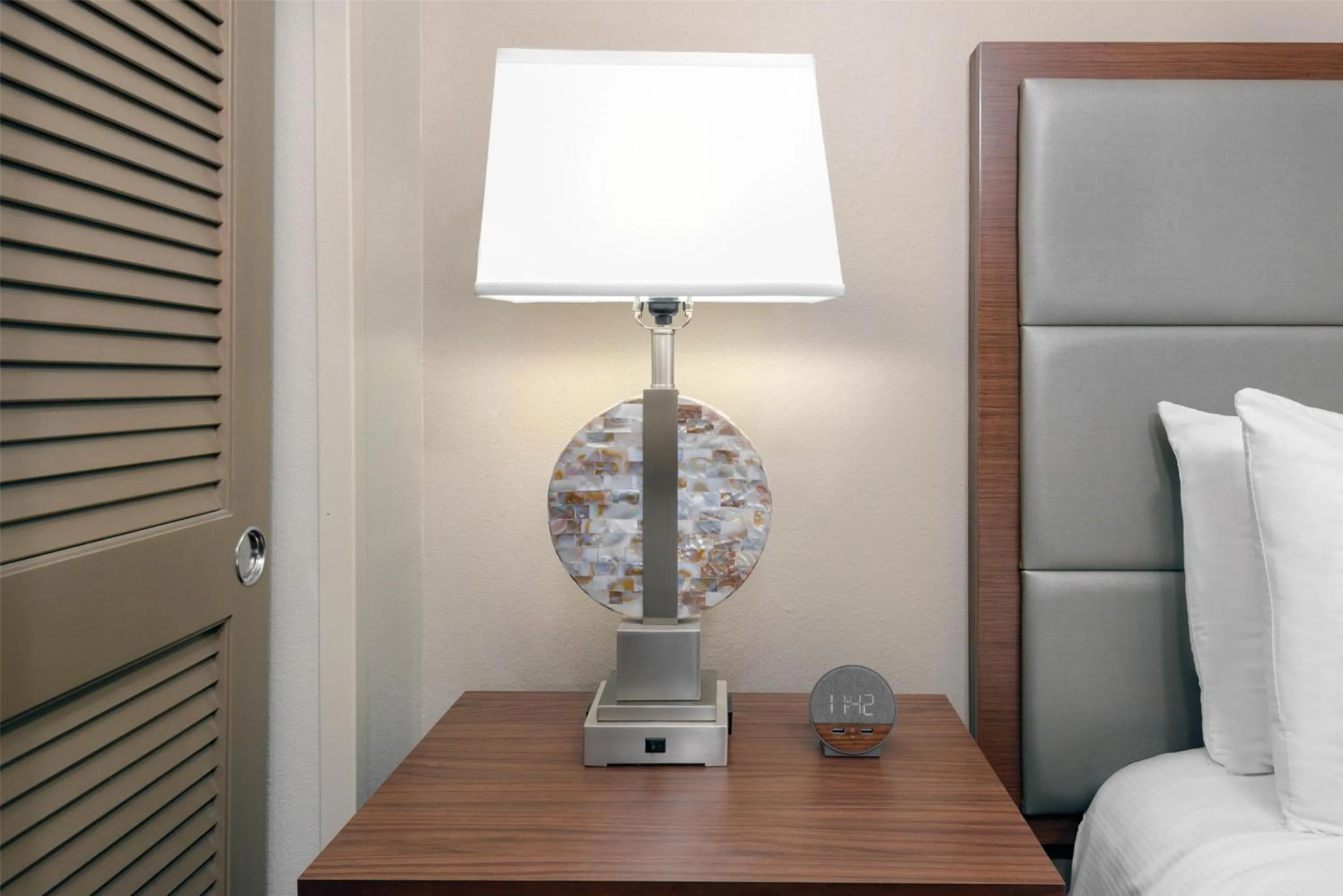 Bed in DoubleTree by Hilton Hotel West Palm Beach Airport