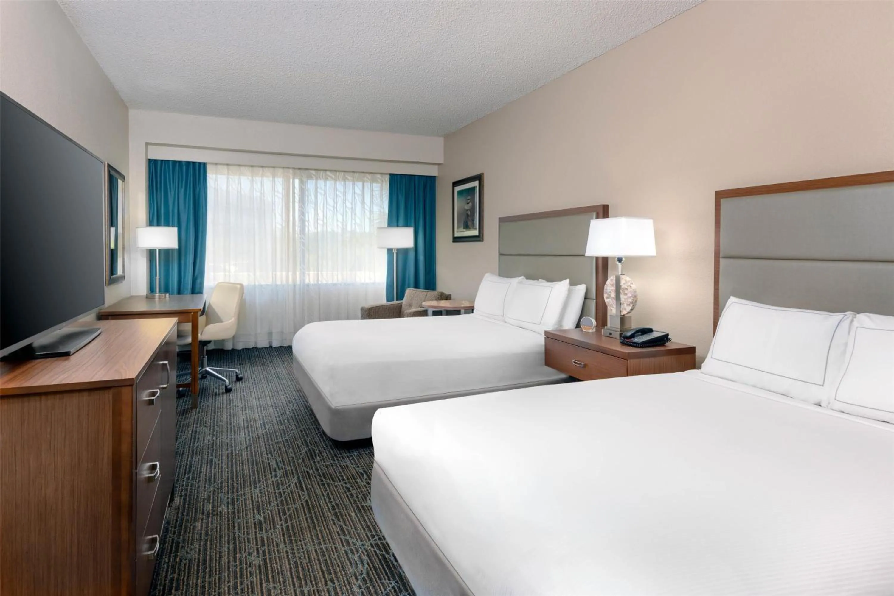 Bed in DoubleTree by Hilton Hotel West Palm Beach Airport