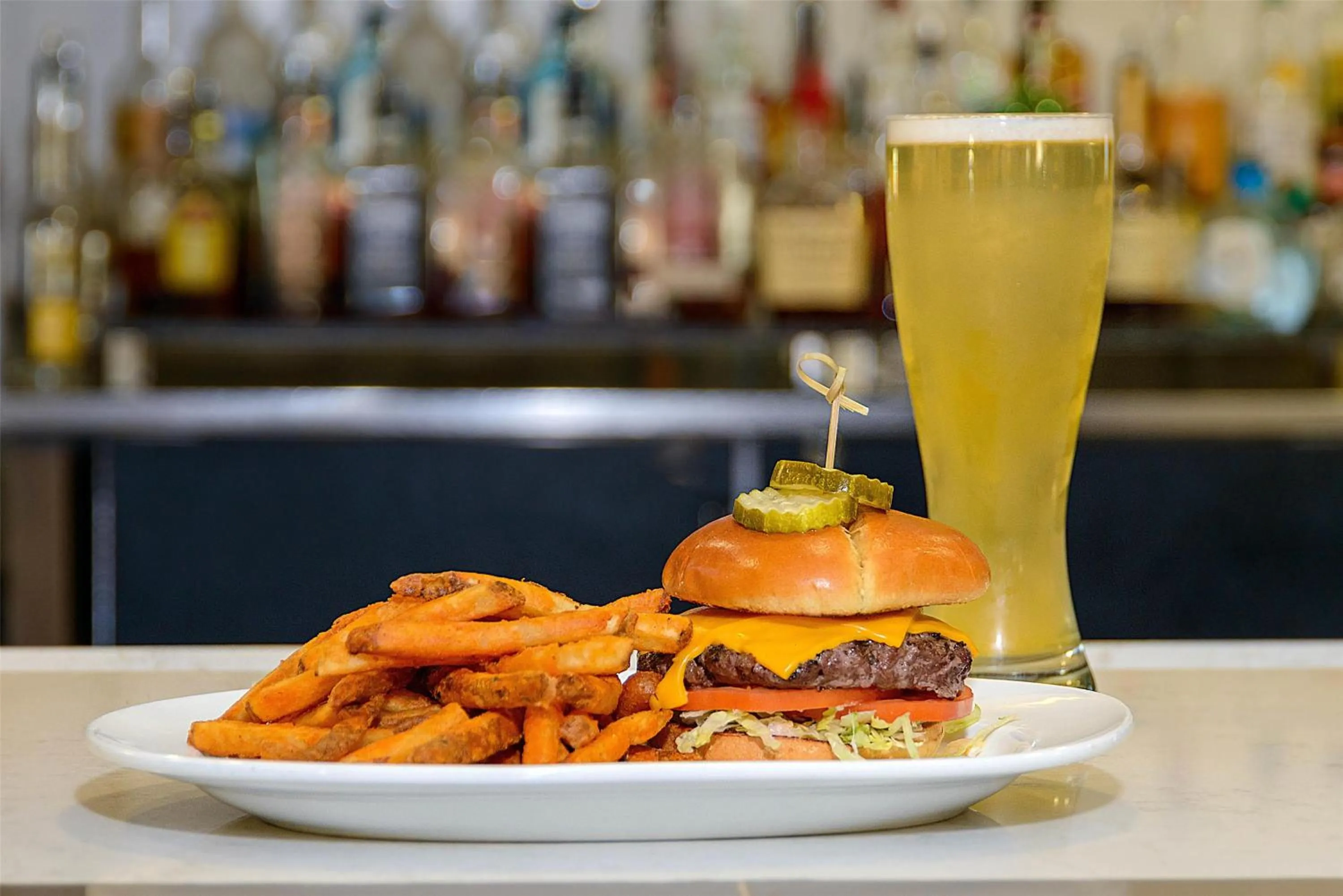 Restaurant/places to eat in DoubleTree by Hilton Hotel West Palm Beach Airport