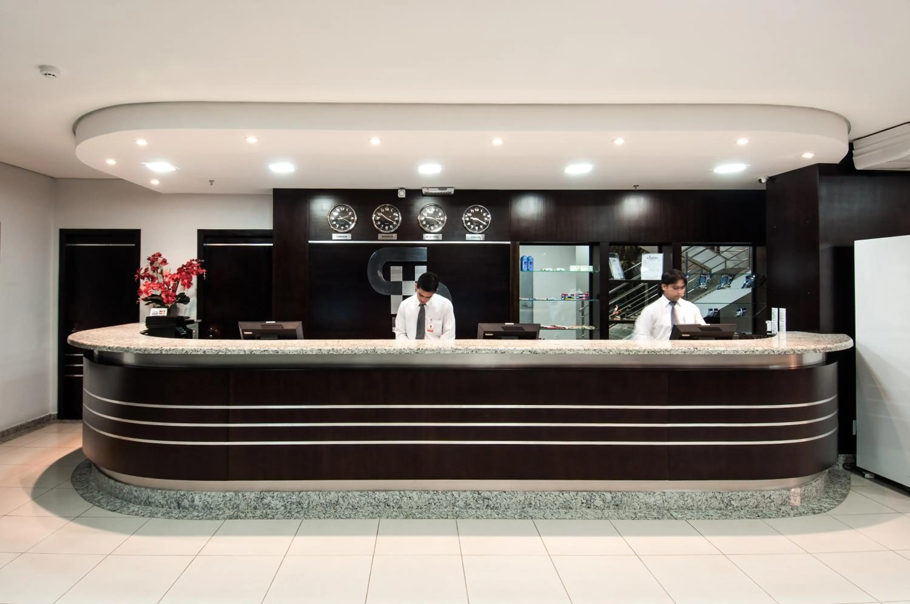 Lobby or reception in Serras Hotel