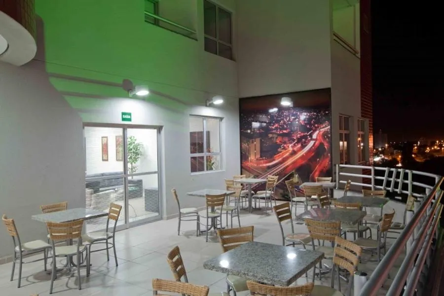 Restaurant/places to eat in Serras Hotel