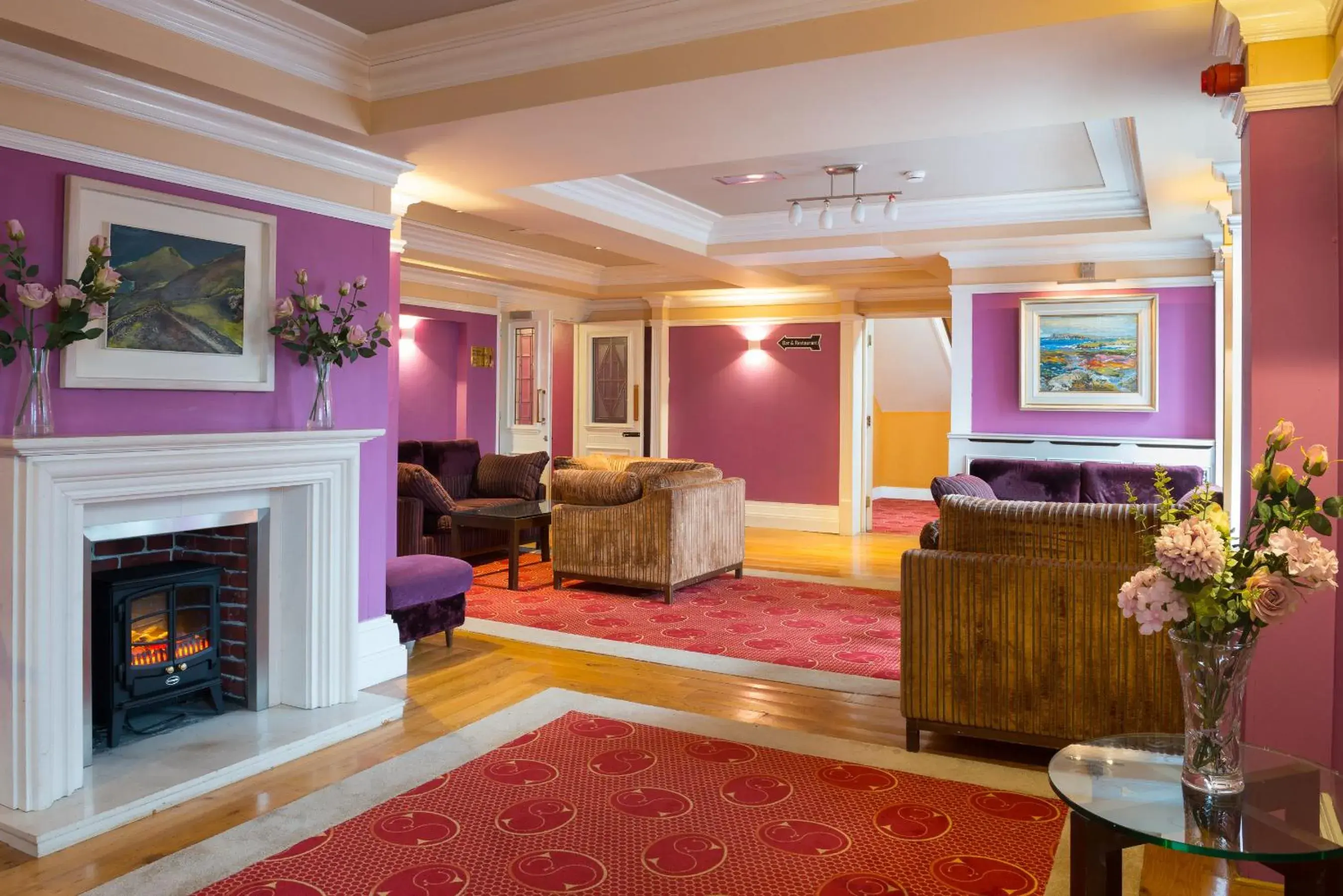 Lounge or bar in Hotel Ceann Sibeal Lounge or bar in Hotel Ceann Sibeal