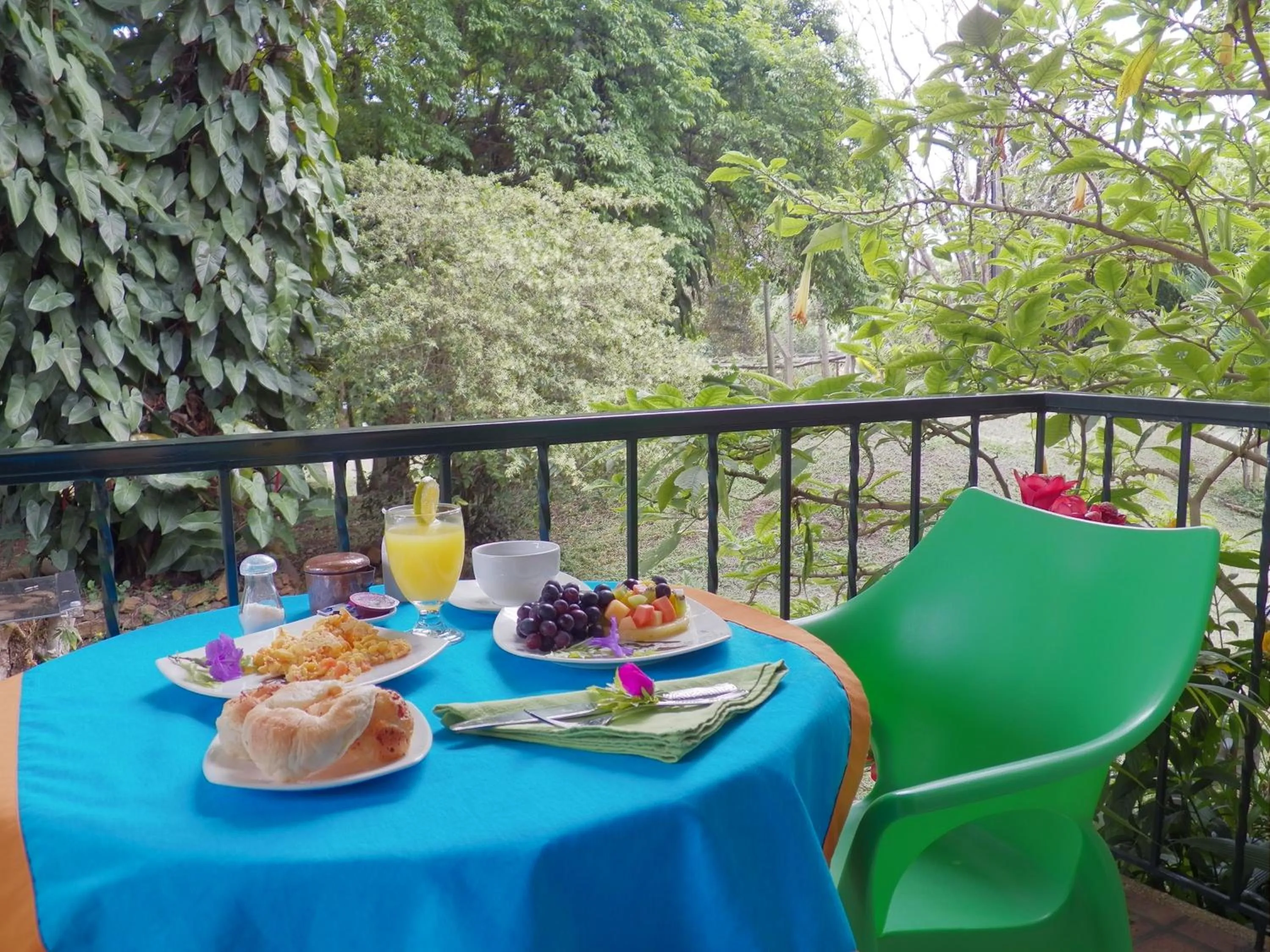 American breakfast in Hotel Campestre Santa Monica Pance