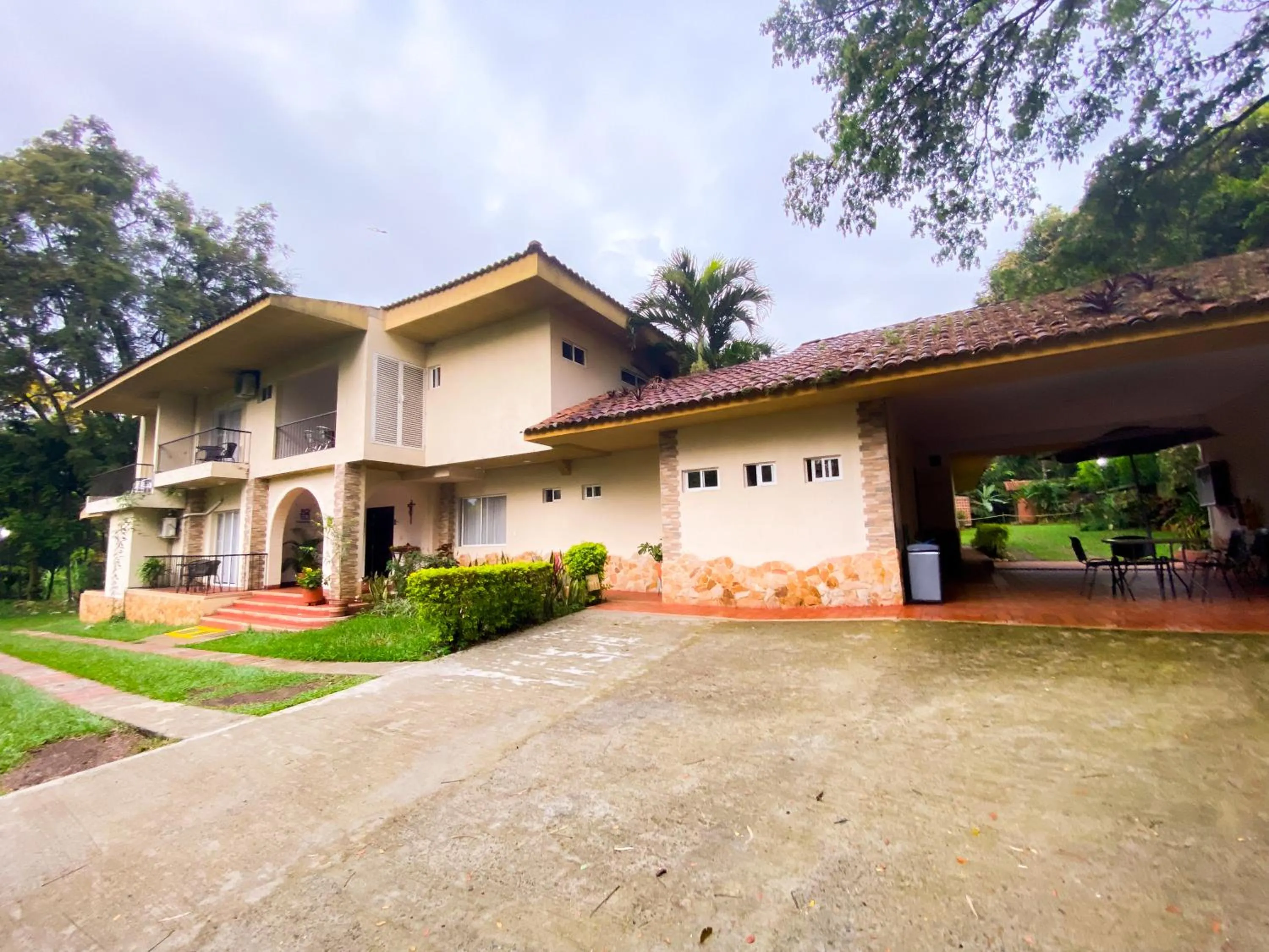 Facade/entrance in Hotel Campestre Santa Monica Pance